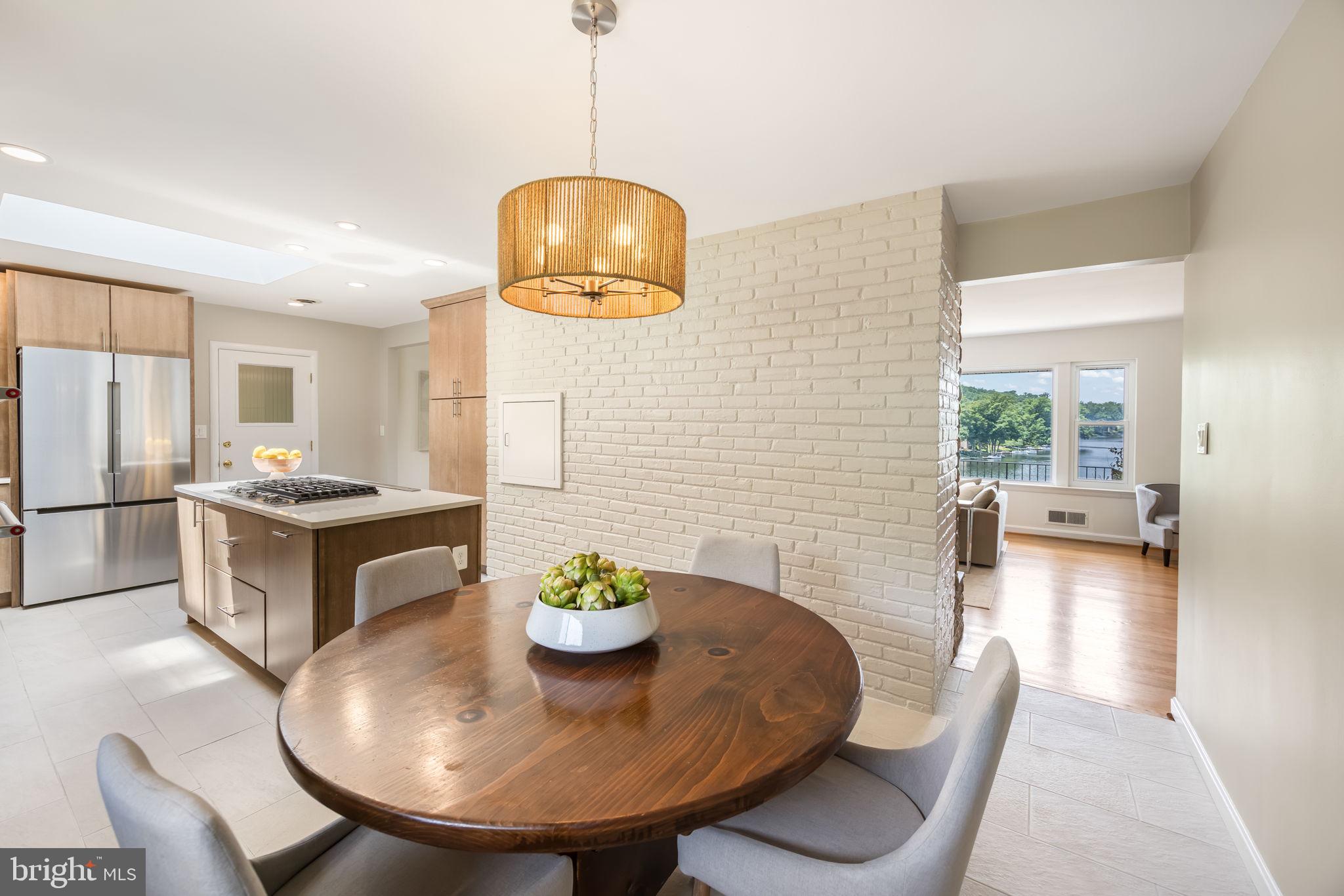 LAKE BARCROFT - Residential