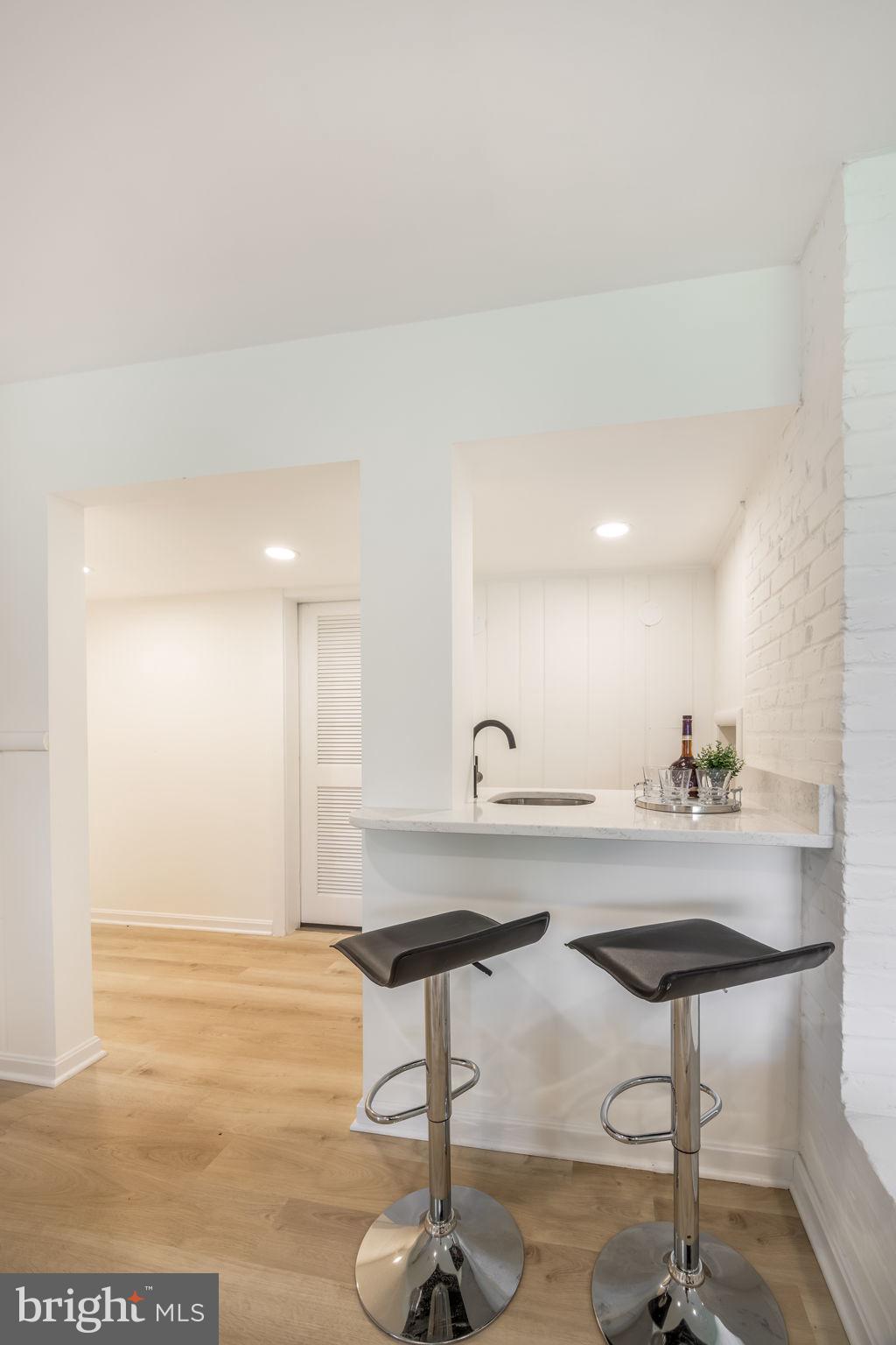 LAKE BARCROFT - Residential