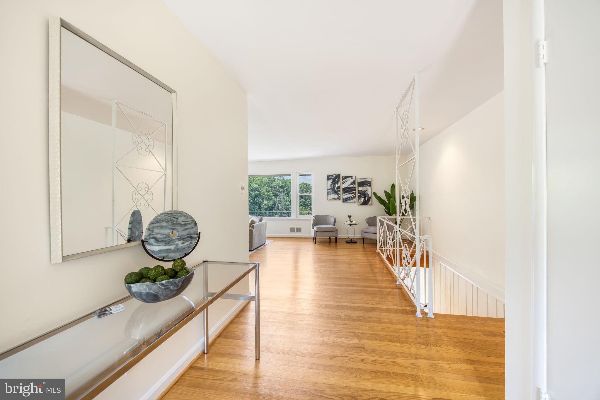 LAKE BARCROFT - Residential