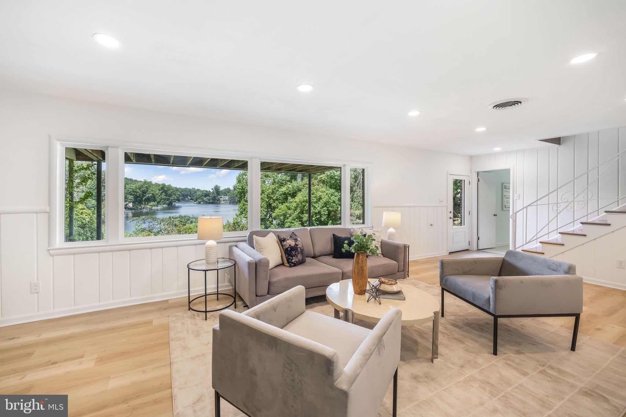 LAKE BARCROFT - Residential