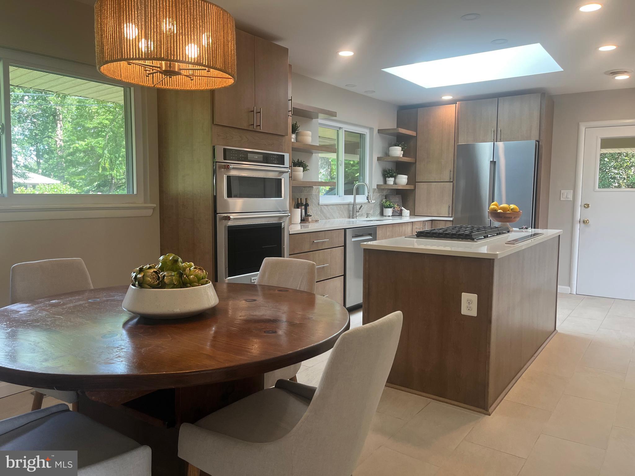 LAKE BARCROFT - Residential