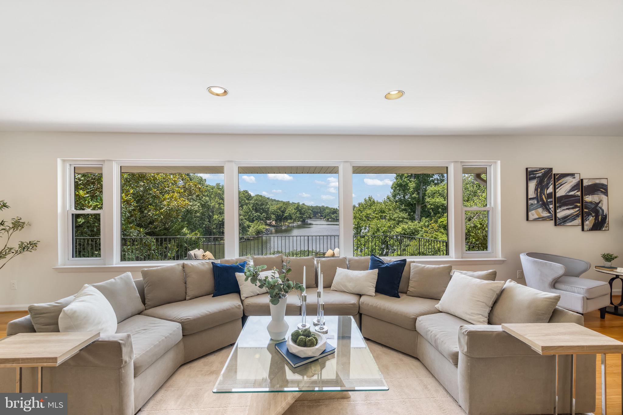 LAKE BARCROFT - Residential