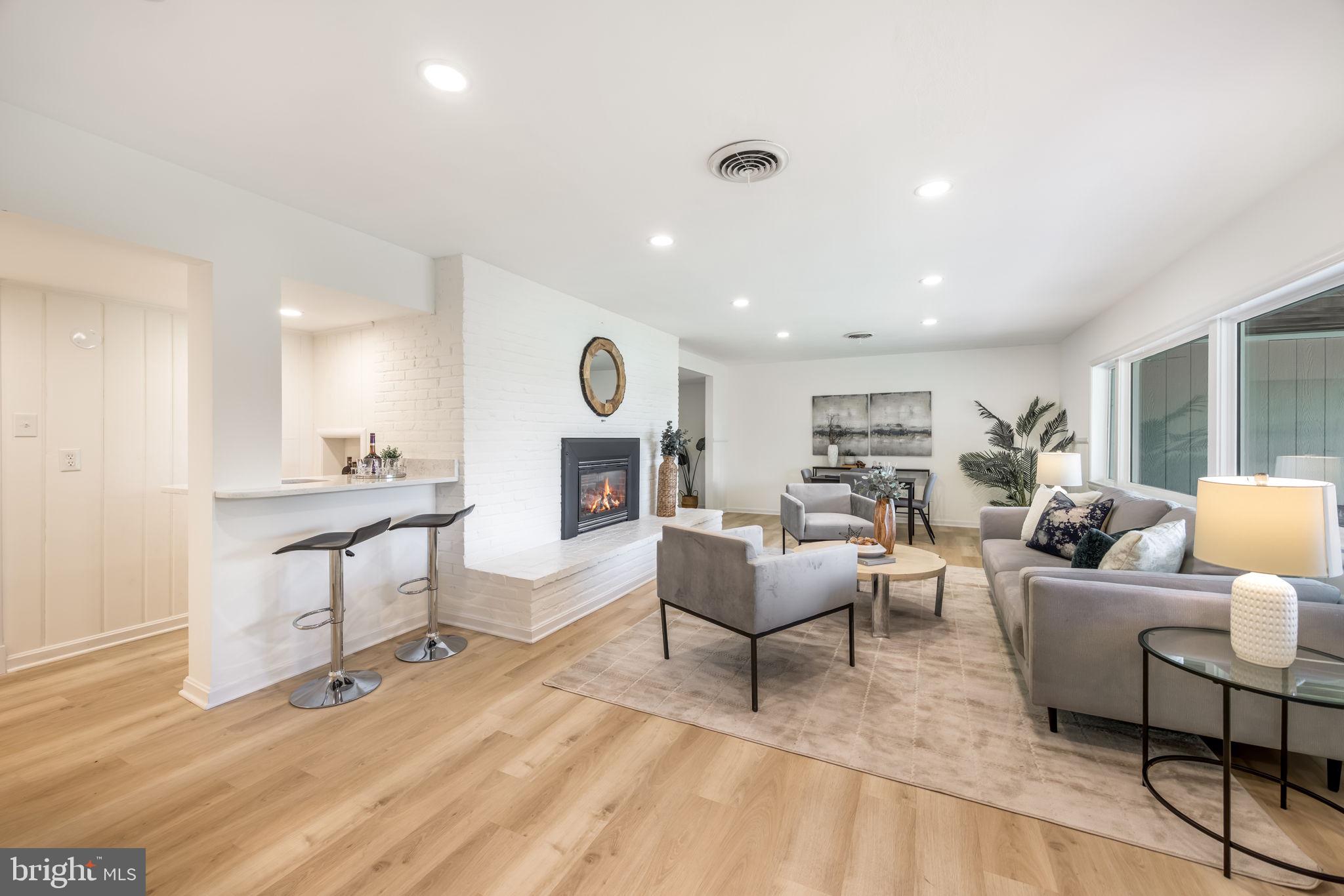 LAKE BARCROFT - Residential