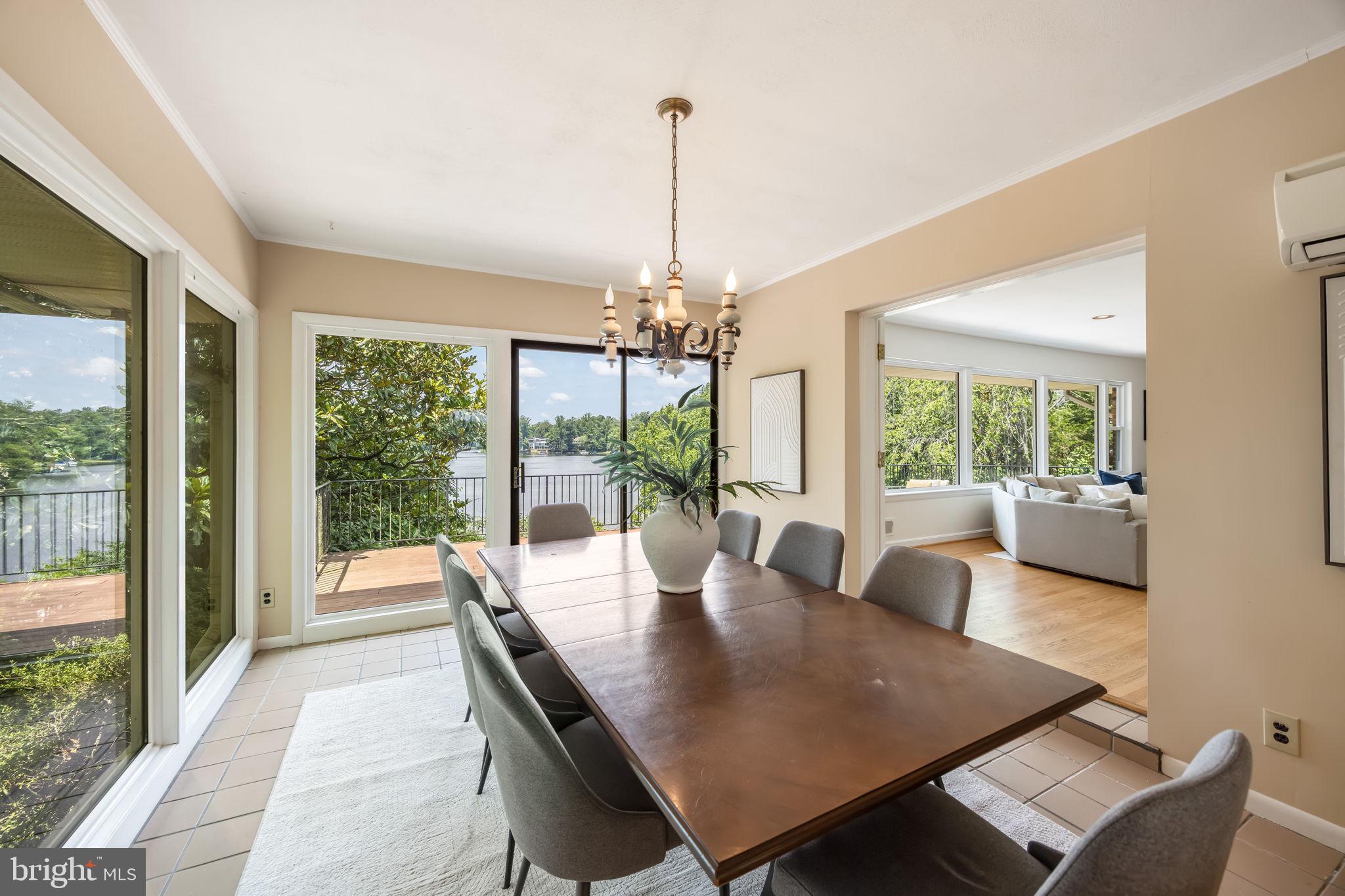 LAKE BARCROFT - Residential