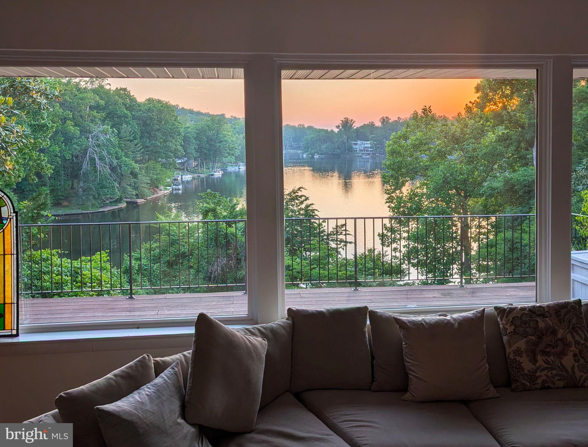 LAKE BARCROFT - Residential