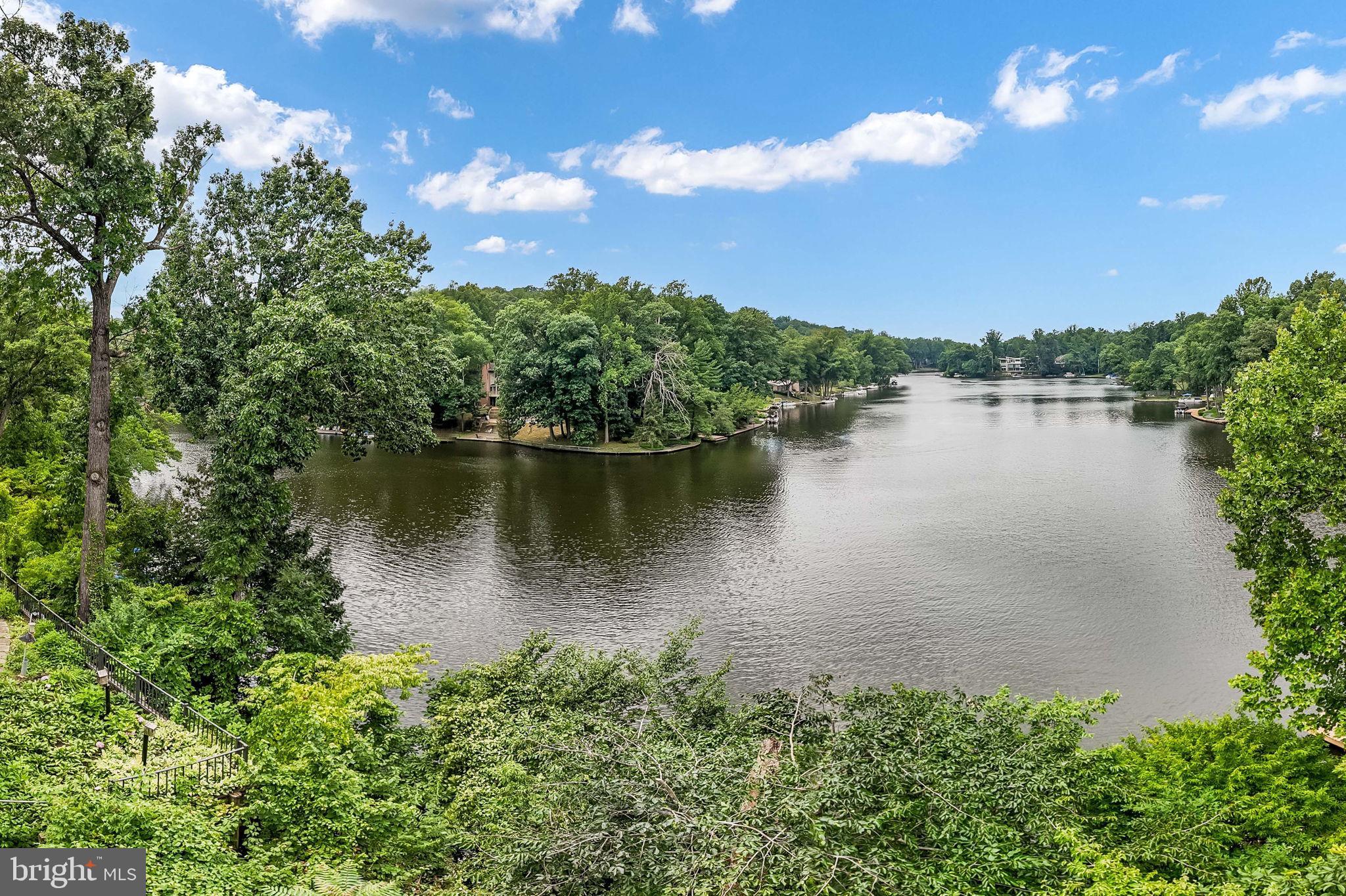 LAKE BARCROFT - Residential