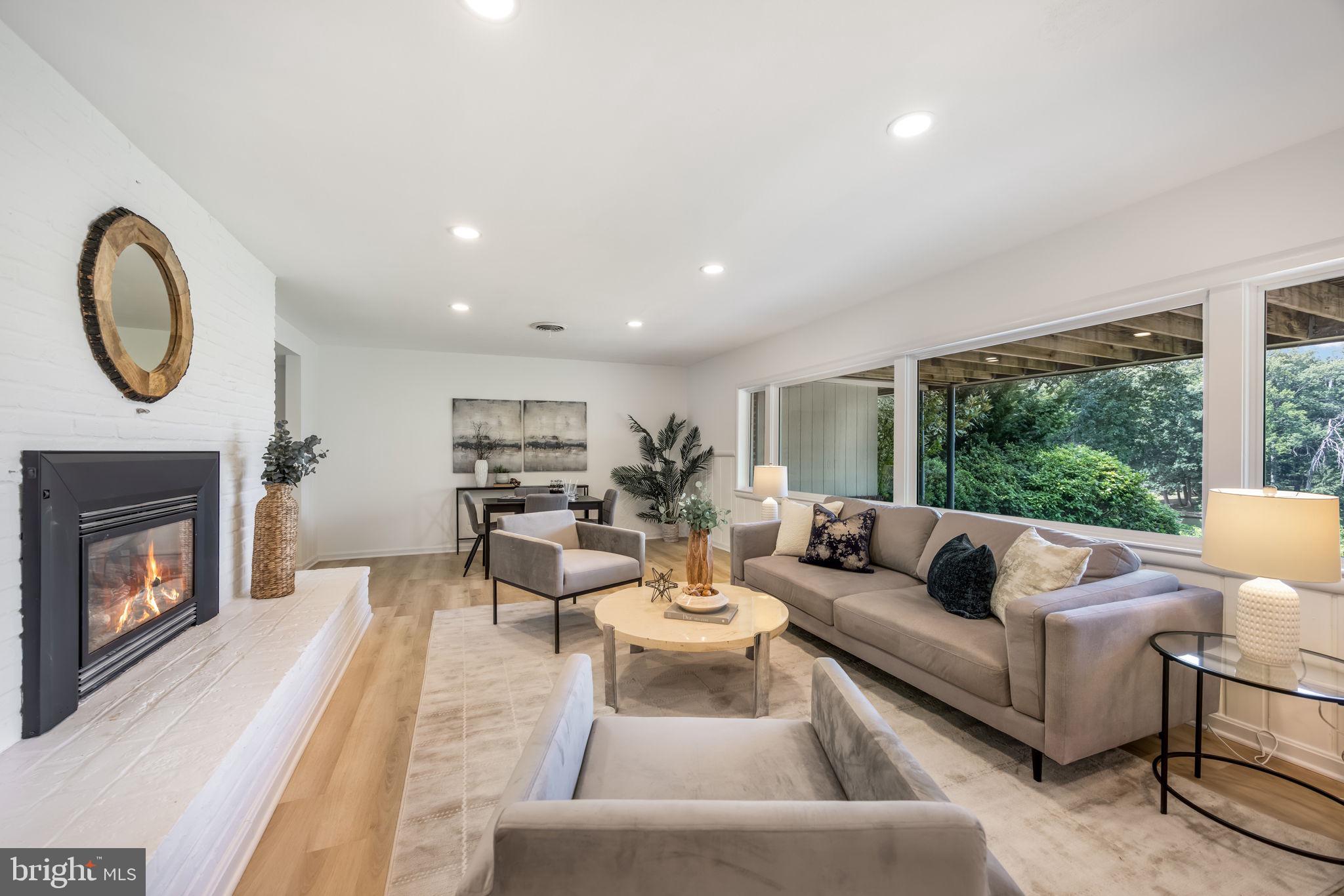 LAKE BARCROFT - Residential