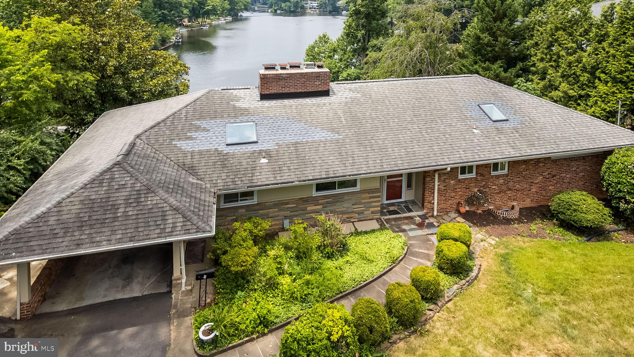 LAKE BARCROFT - Residential