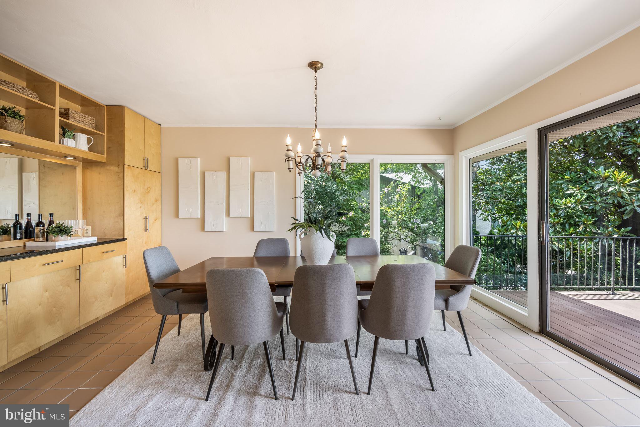 LAKE BARCROFT - Residential