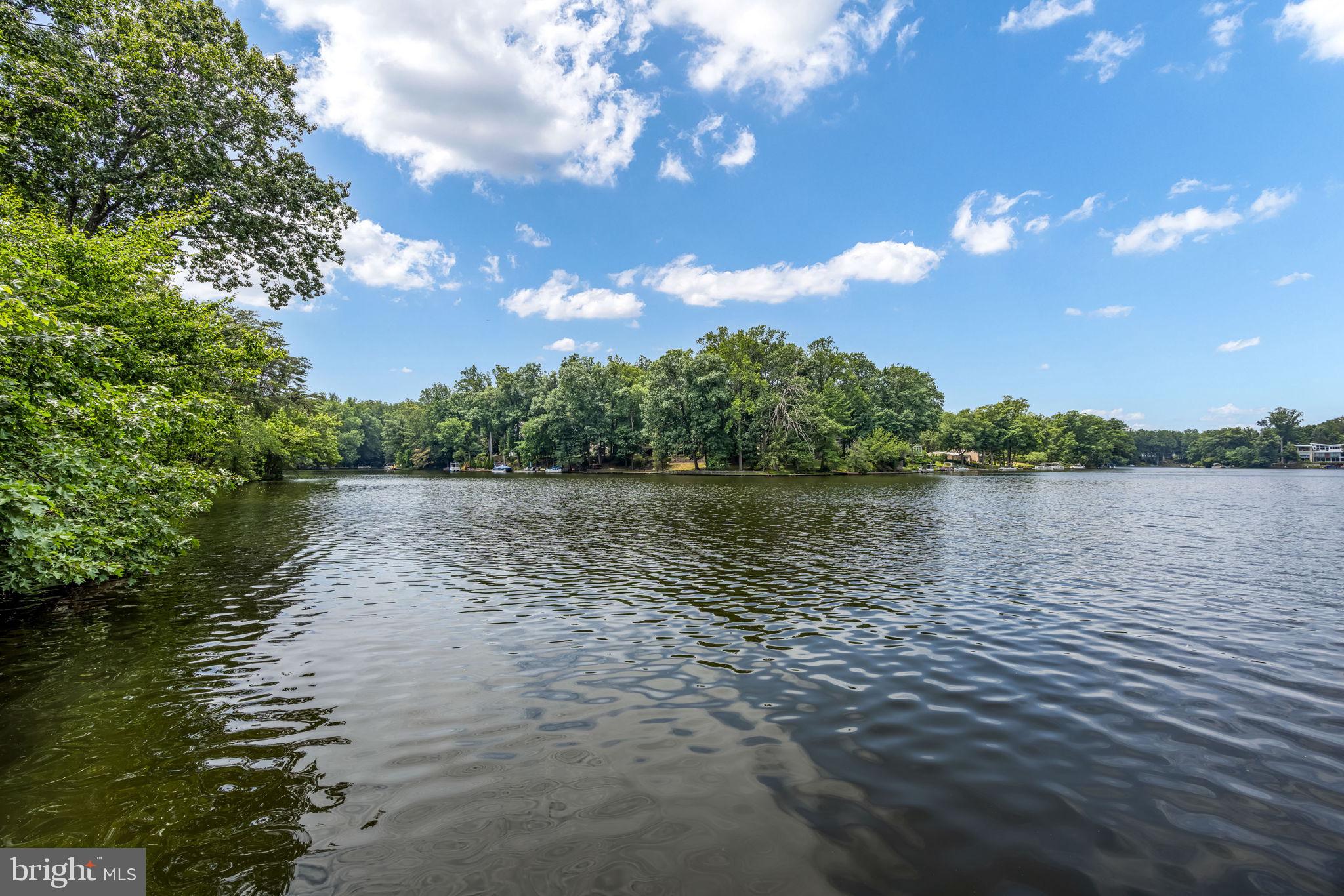 LAKE BARCROFT - Residential