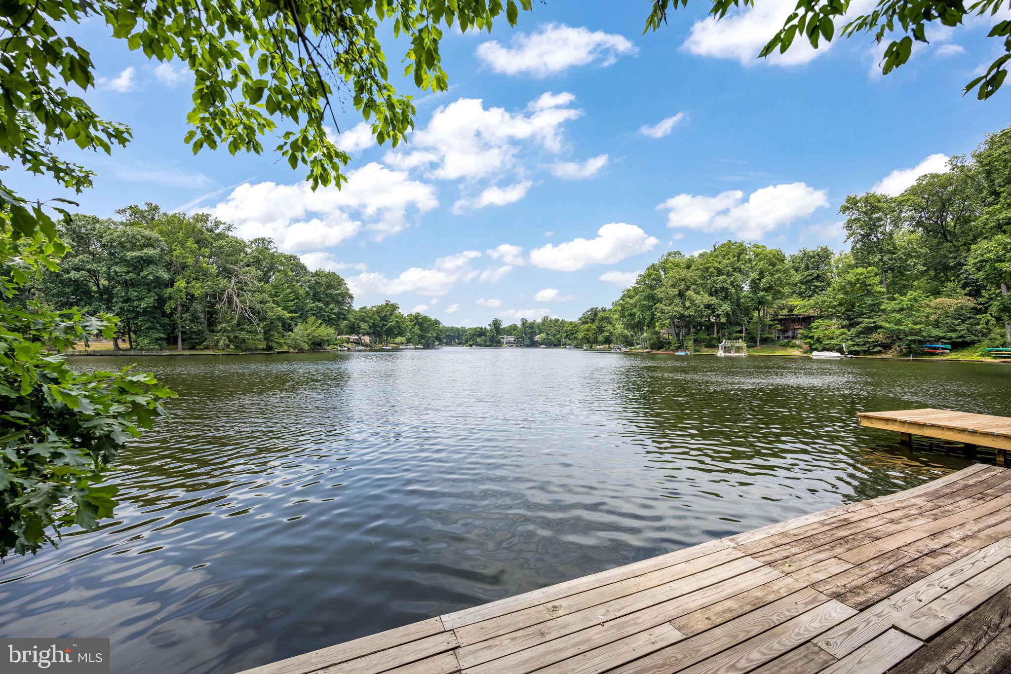 LAKE BARCROFT - Residential