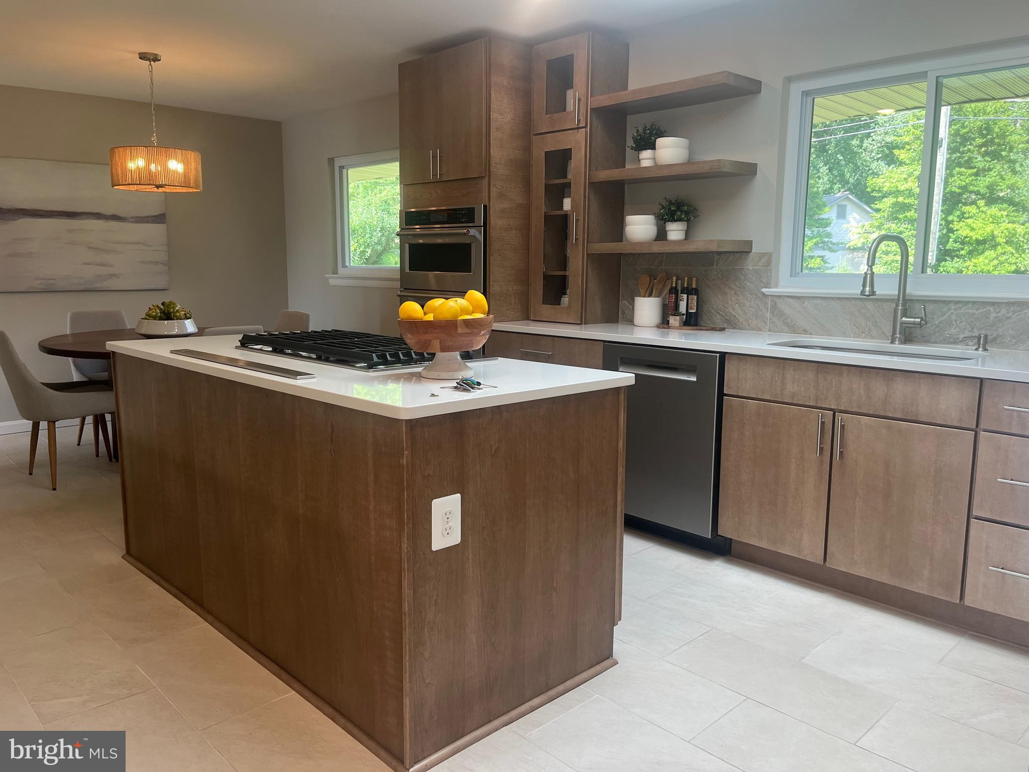 LAKE BARCROFT - Residential