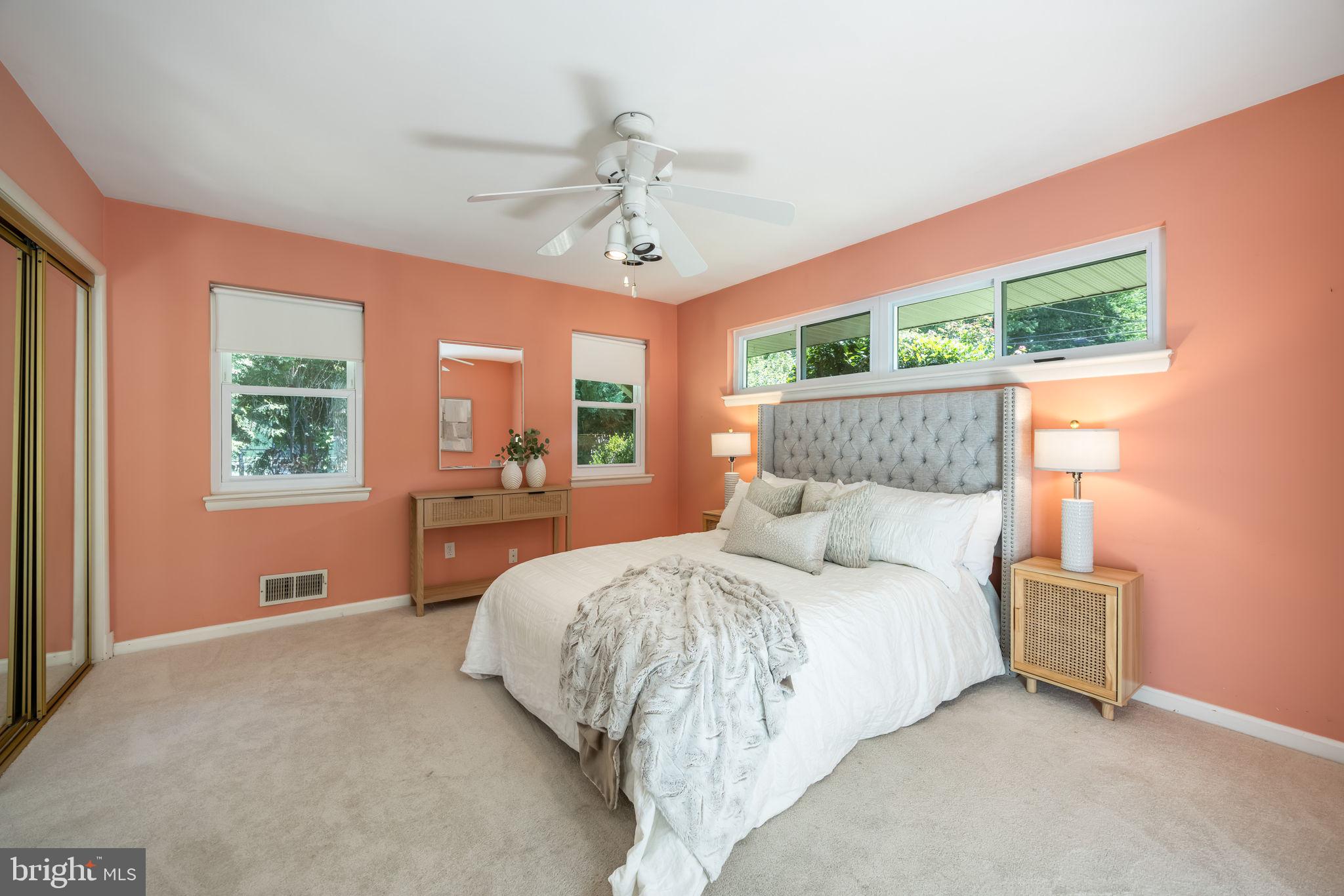 LAKE BARCROFT - Residential