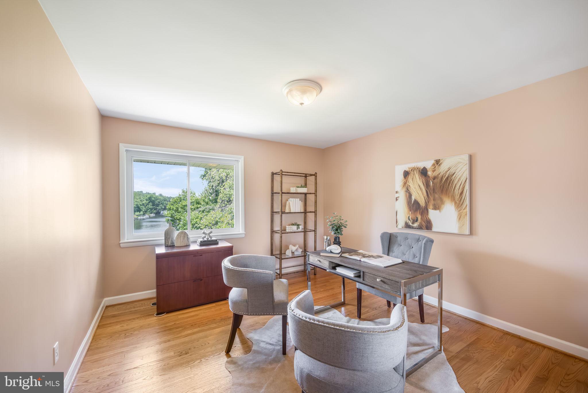 LAKE BARCROFT - Residential