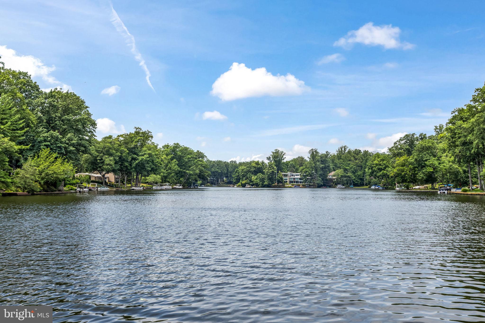LAKE BARCROFT - Residential