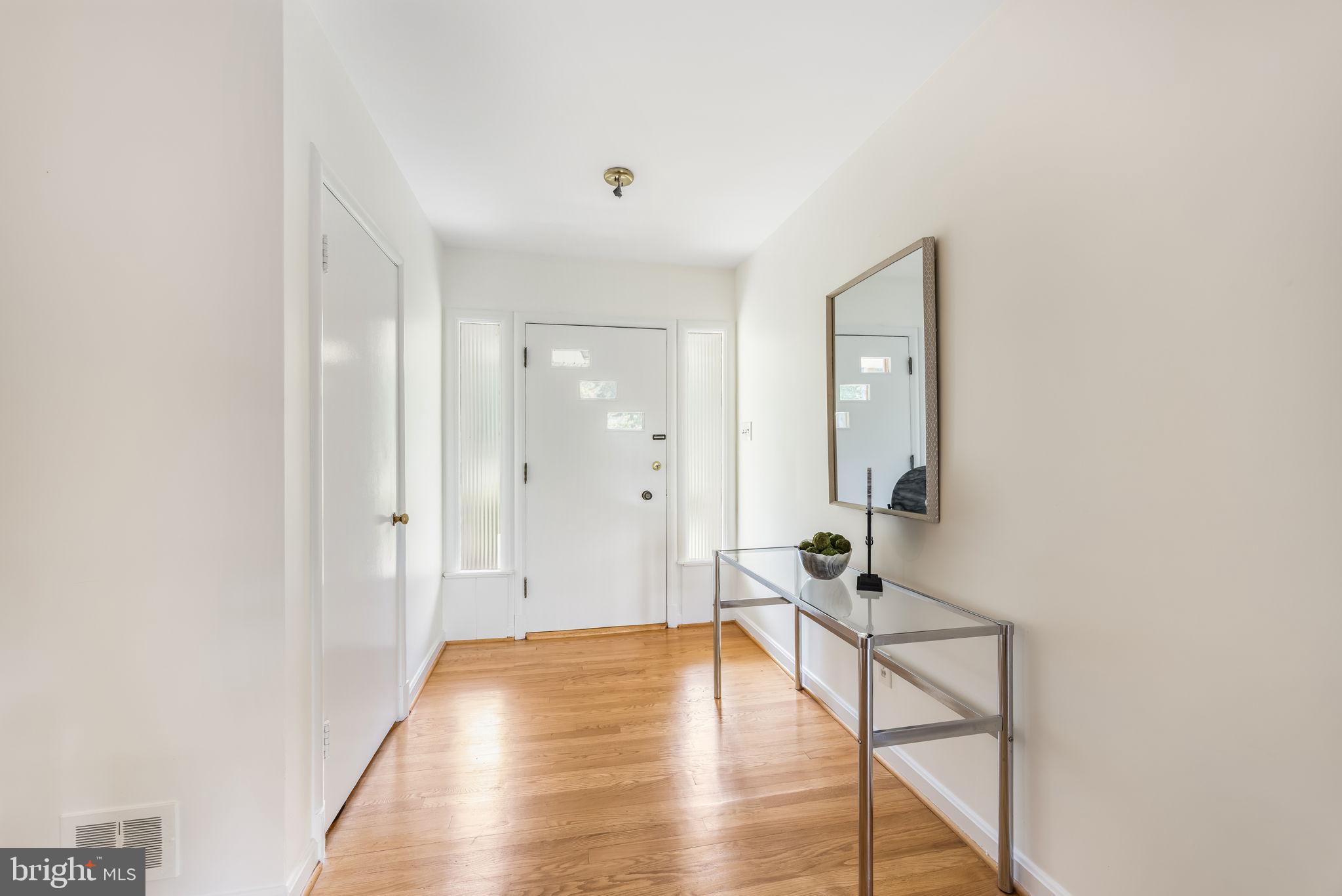 LAKE BARCROFT - Residential