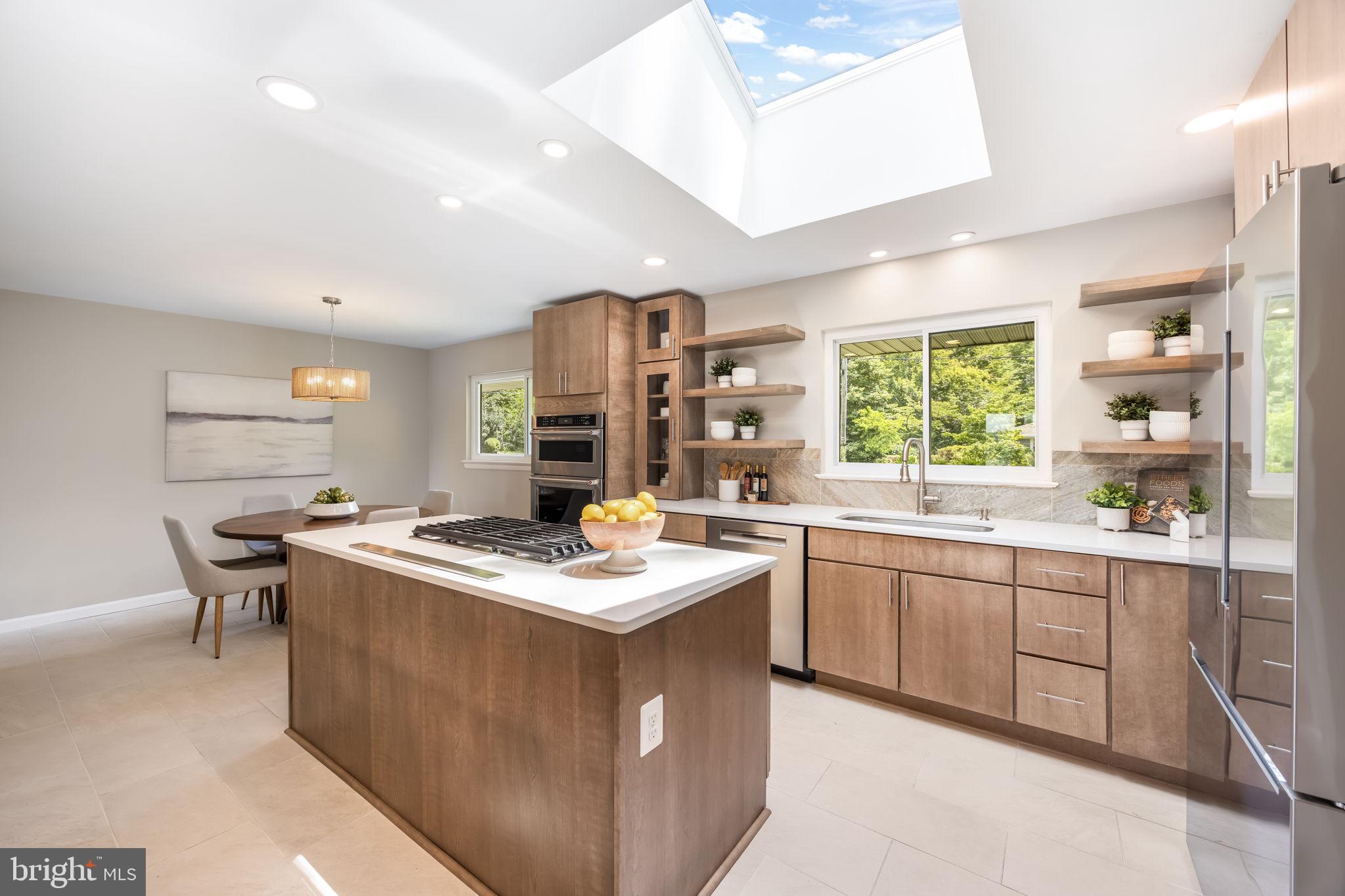 LAKE BARCROFT - Residential