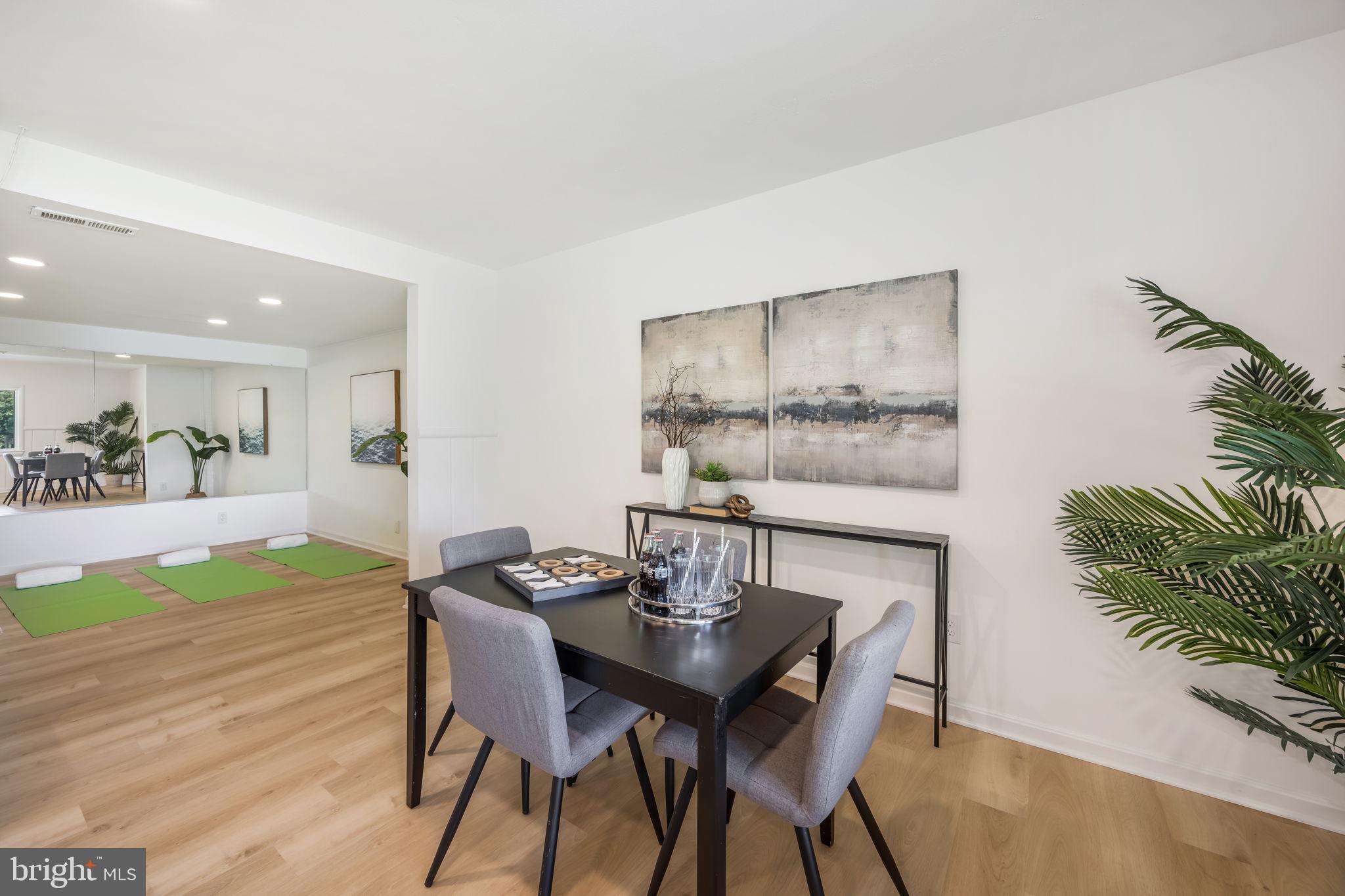 LAKE BARCROFT - Residential