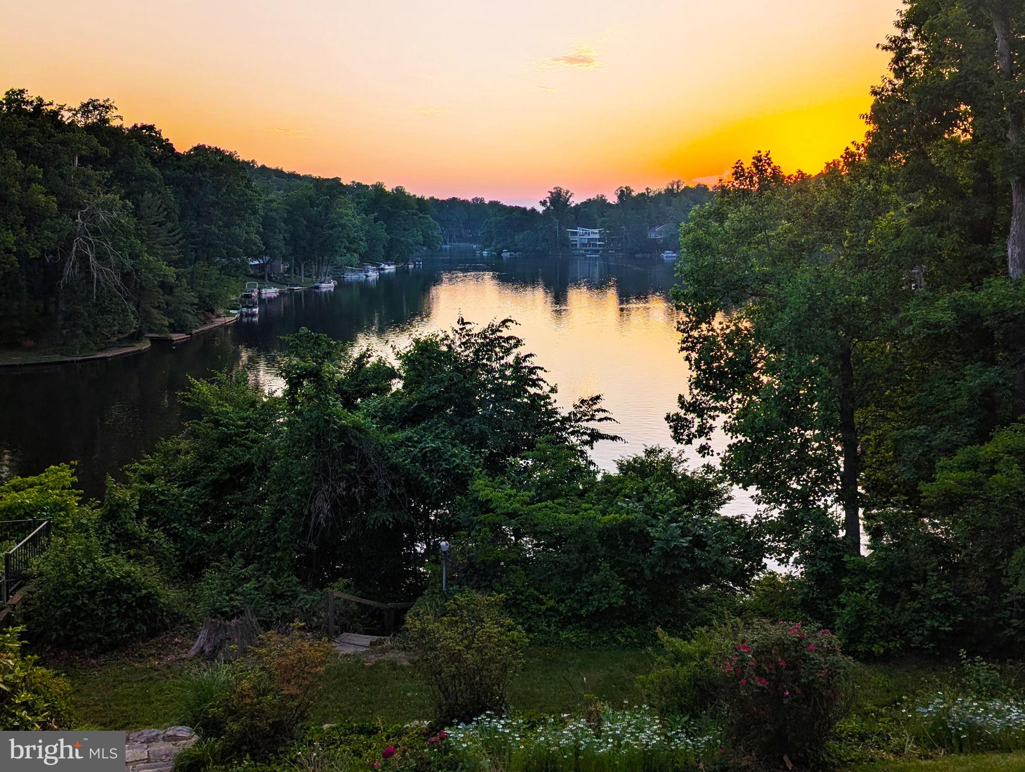 LAKE BARCROFT - Residential
