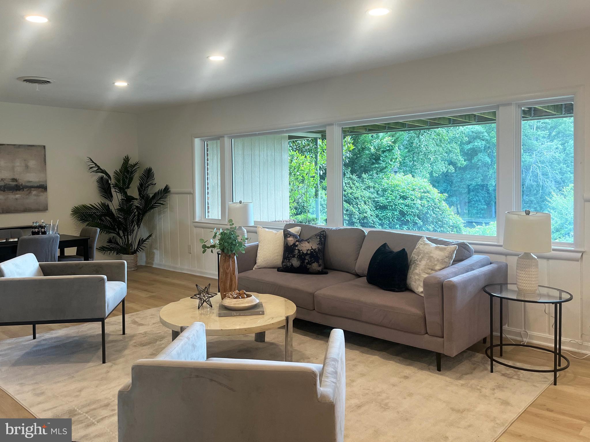 LAKE BARCROFT - Residential