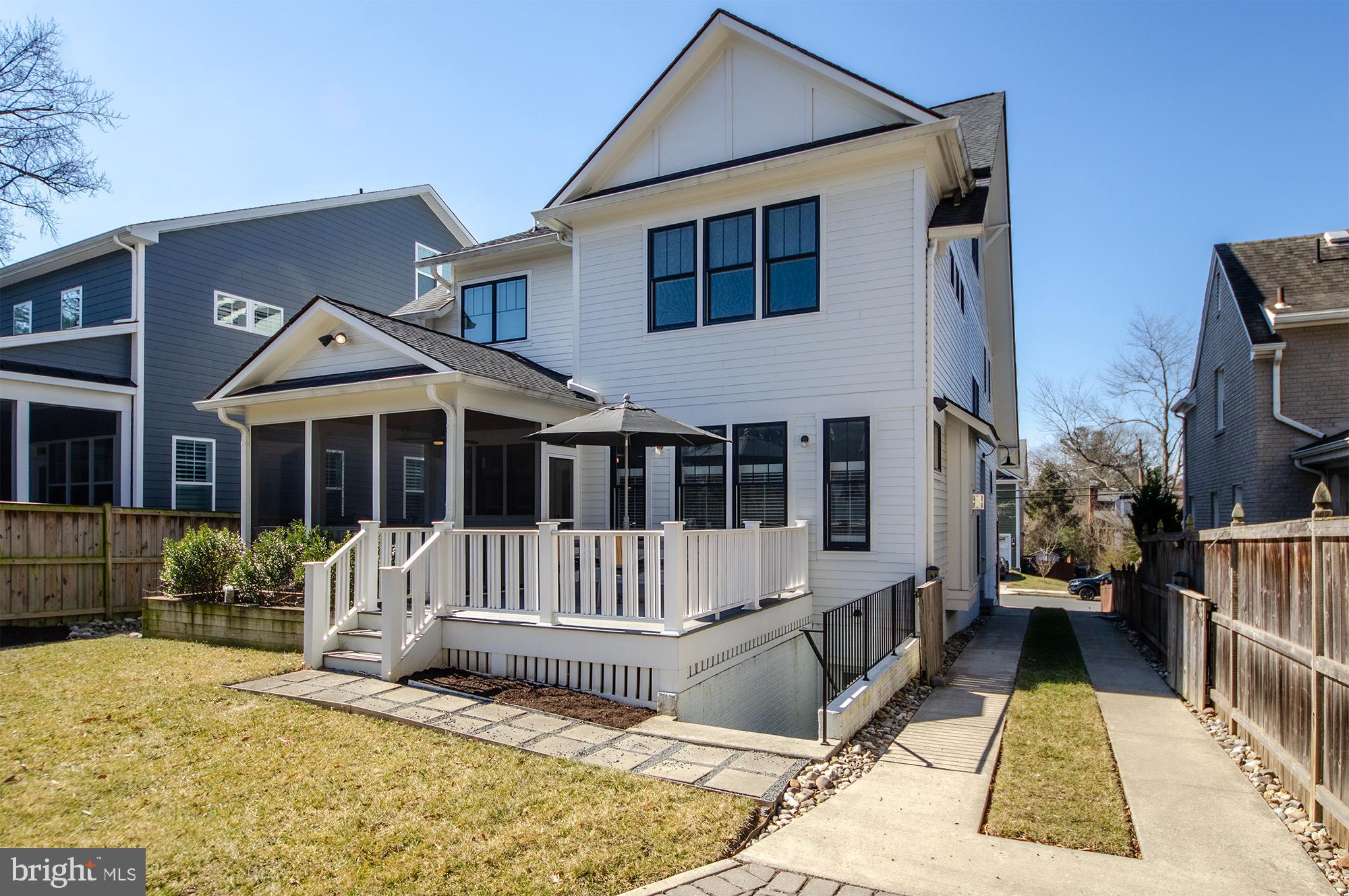 OVER LEE KNOLLS - Residential