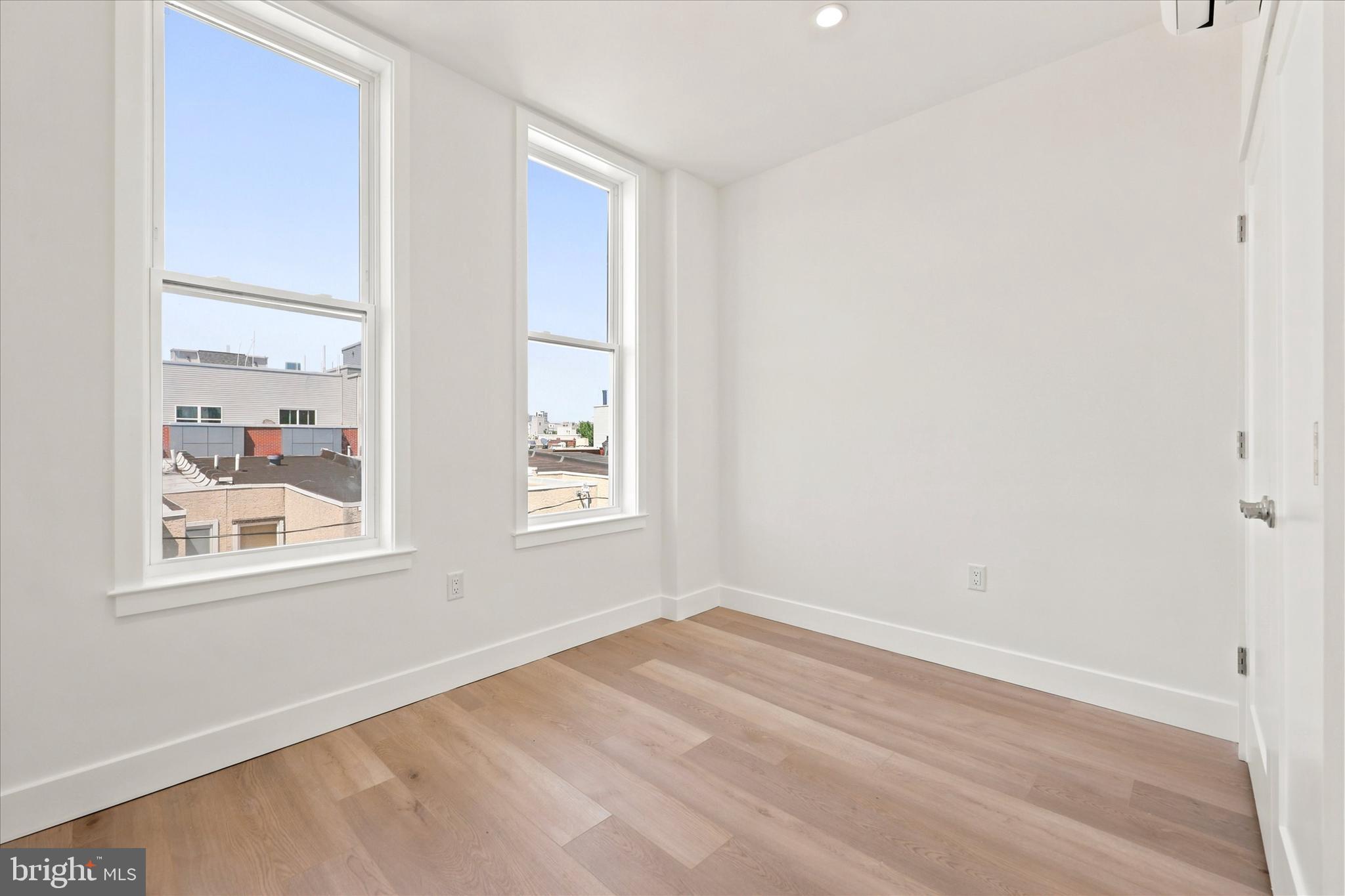POINT BREEZE - Residential