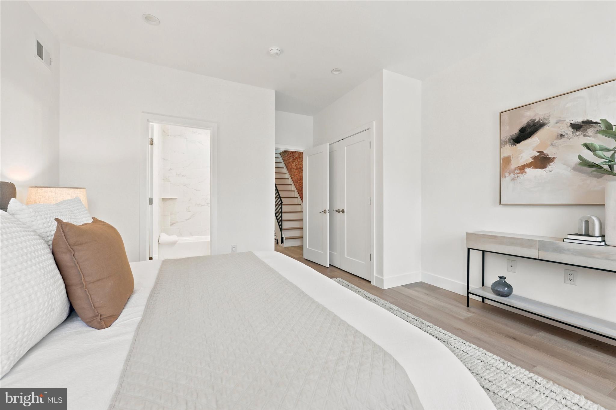 POINT BREEZE - Residential