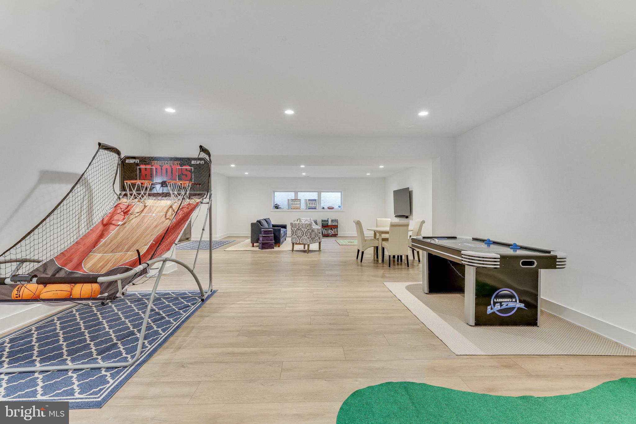 VIENNA WOODS - Residential