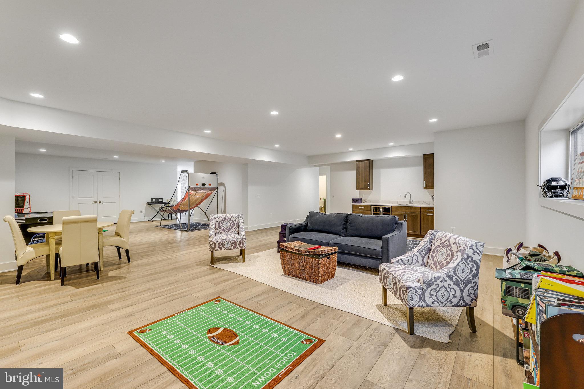 VIENNA WOODS - Residential
