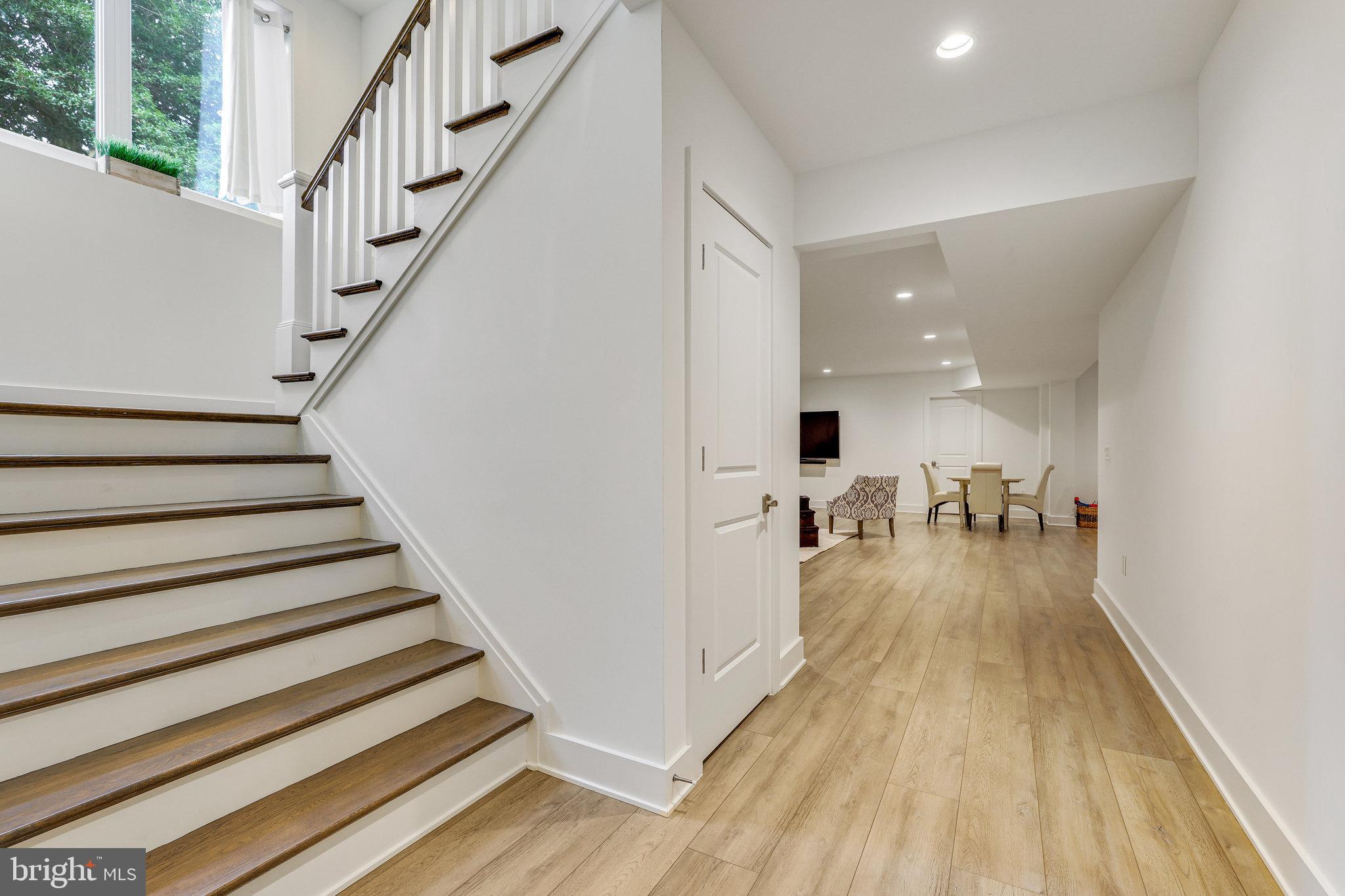 VIENNA WOODS - Residential