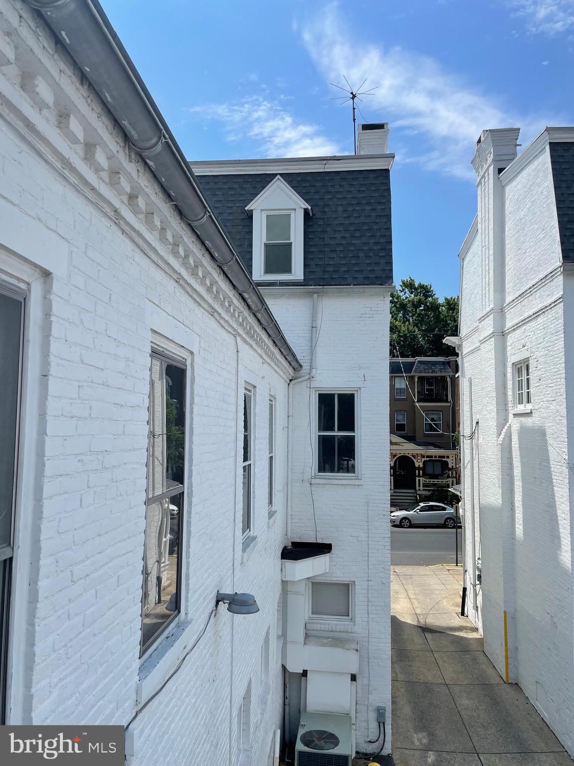 CHESTNUT HILL - Residential Income