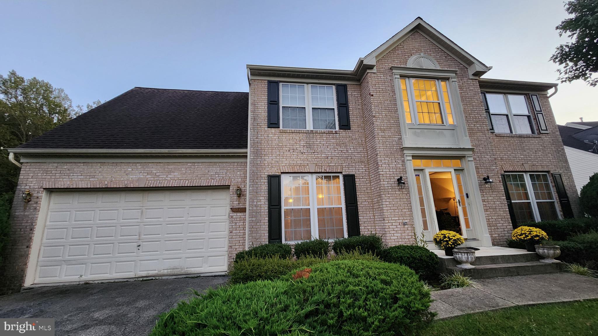 Beautiful home located in a great neighborhood.  This property features spacious living areas, updated finishes, and abundant natural light throughout.  Enjoy a private backyard, perfect for entertaining or relaxing.  Close to parks, trails, and restaurants.  This is a must see!