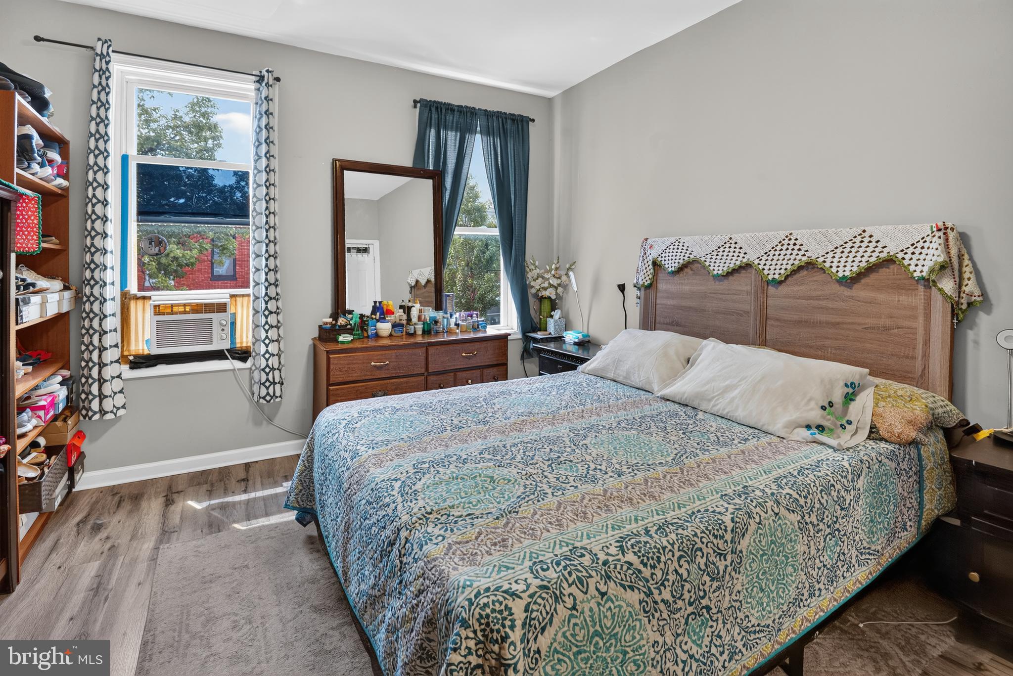 ELLWOOD PARK - Residential