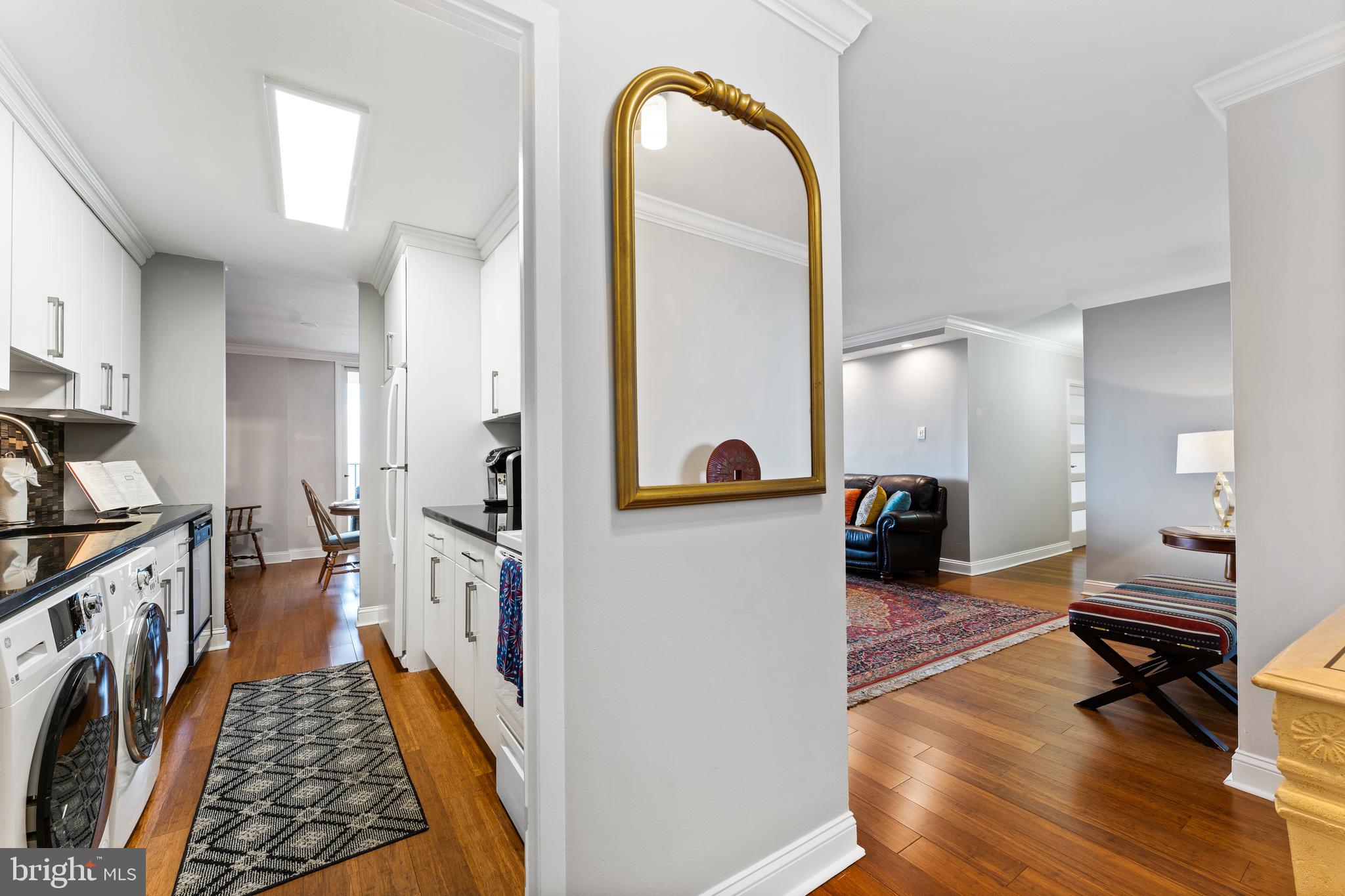 LOGAN SQUARE - Residential