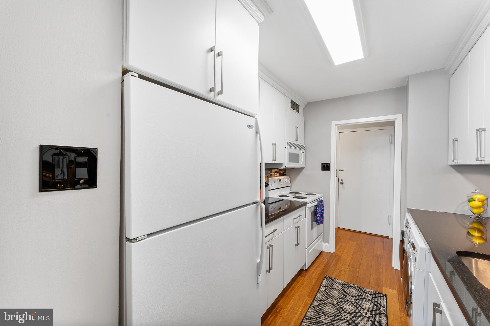 LOGAN SQUARE - Residential