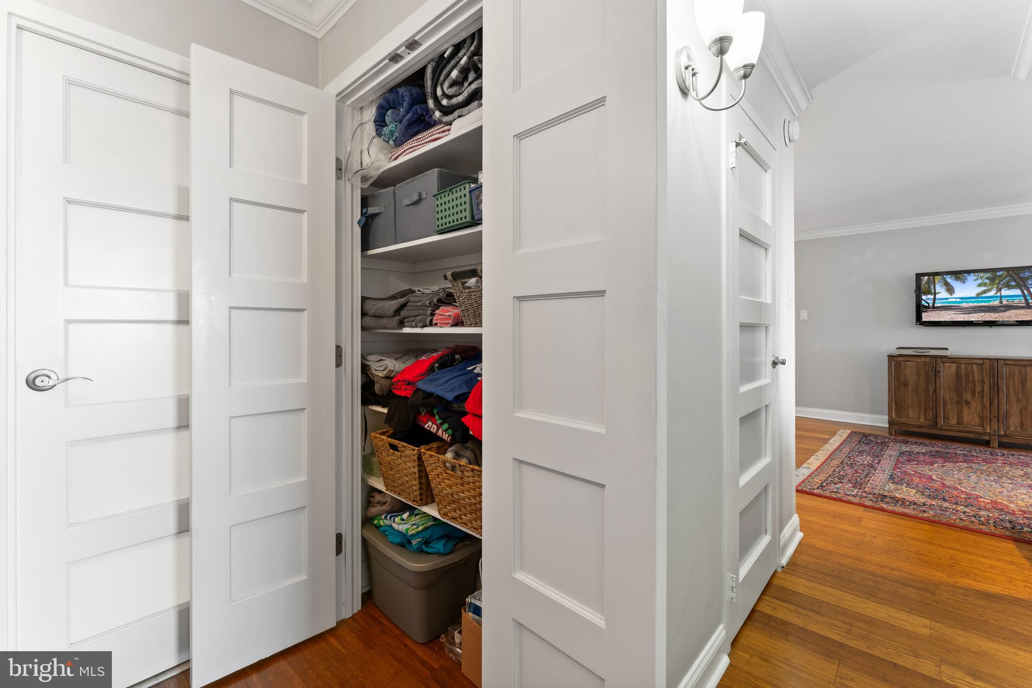 LOGAN SQUARE - Residential