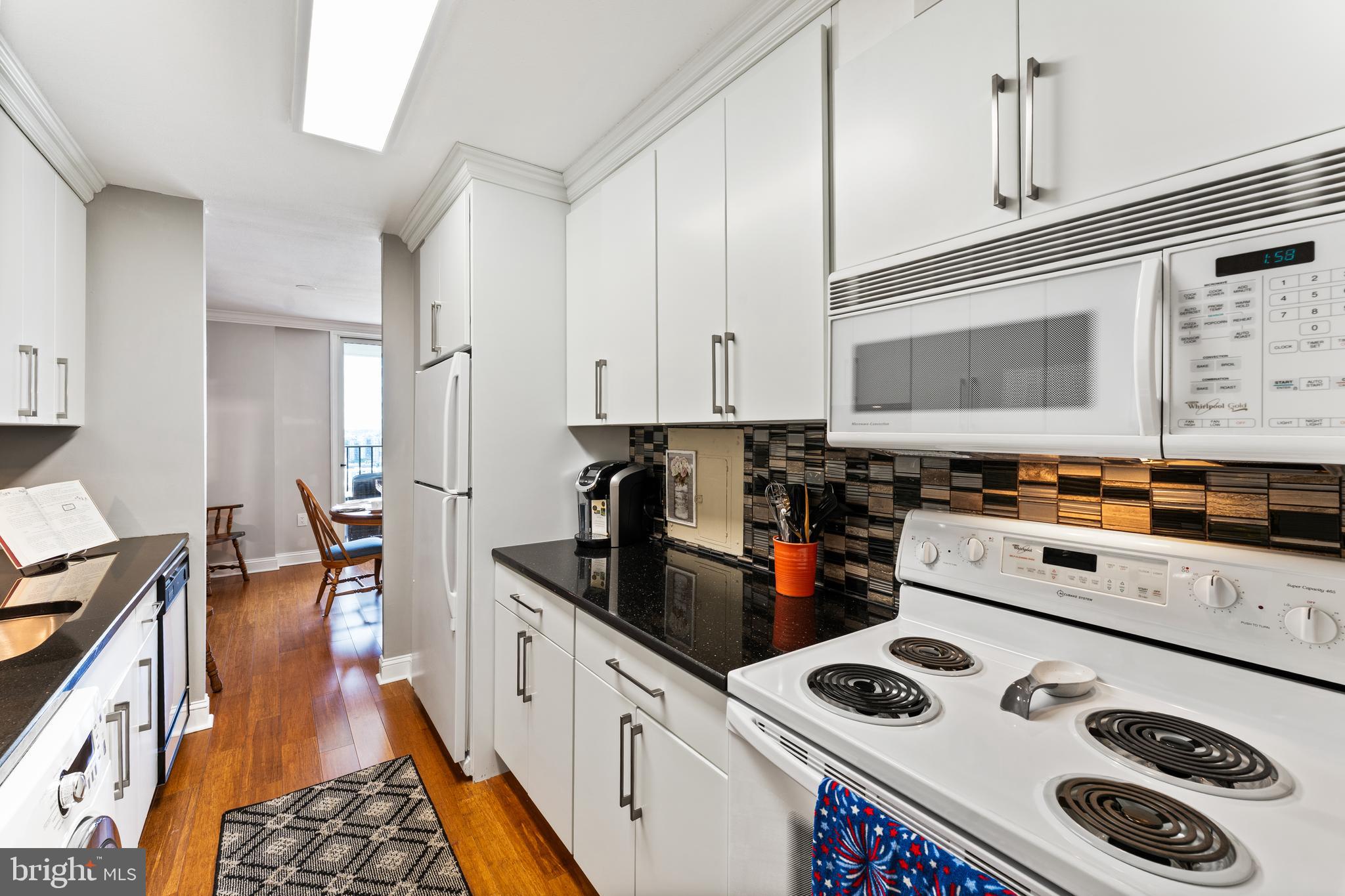 LOGAN SQUARE - Residential