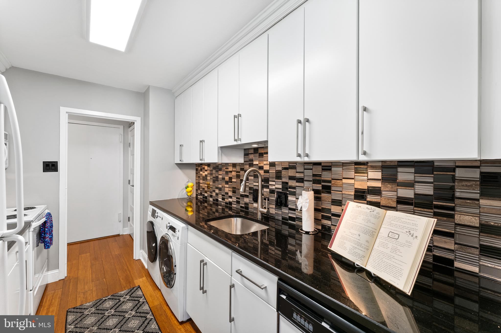 LOGAN SQUARE - Residential