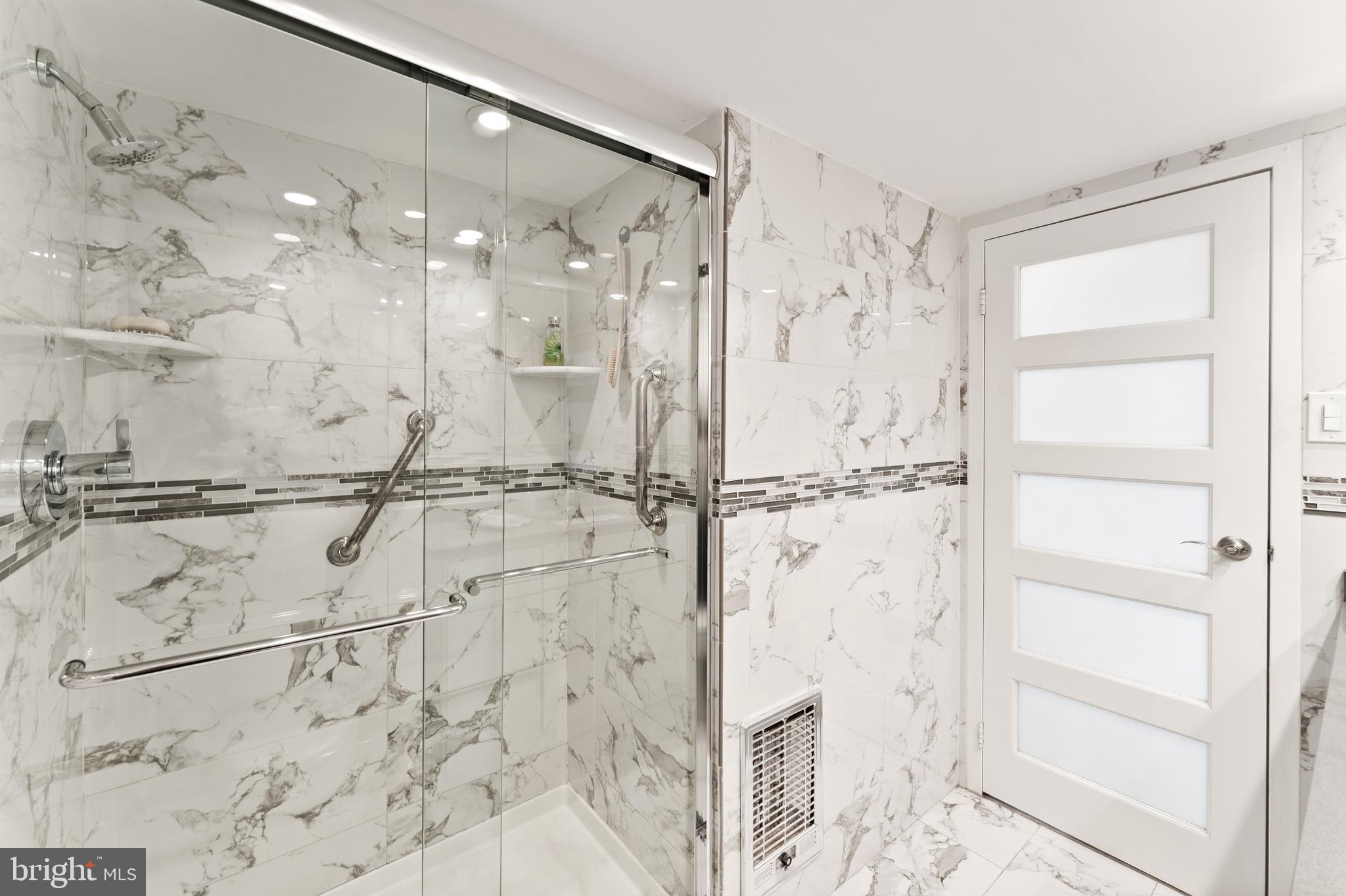 LOGAN SQUARE - Residential