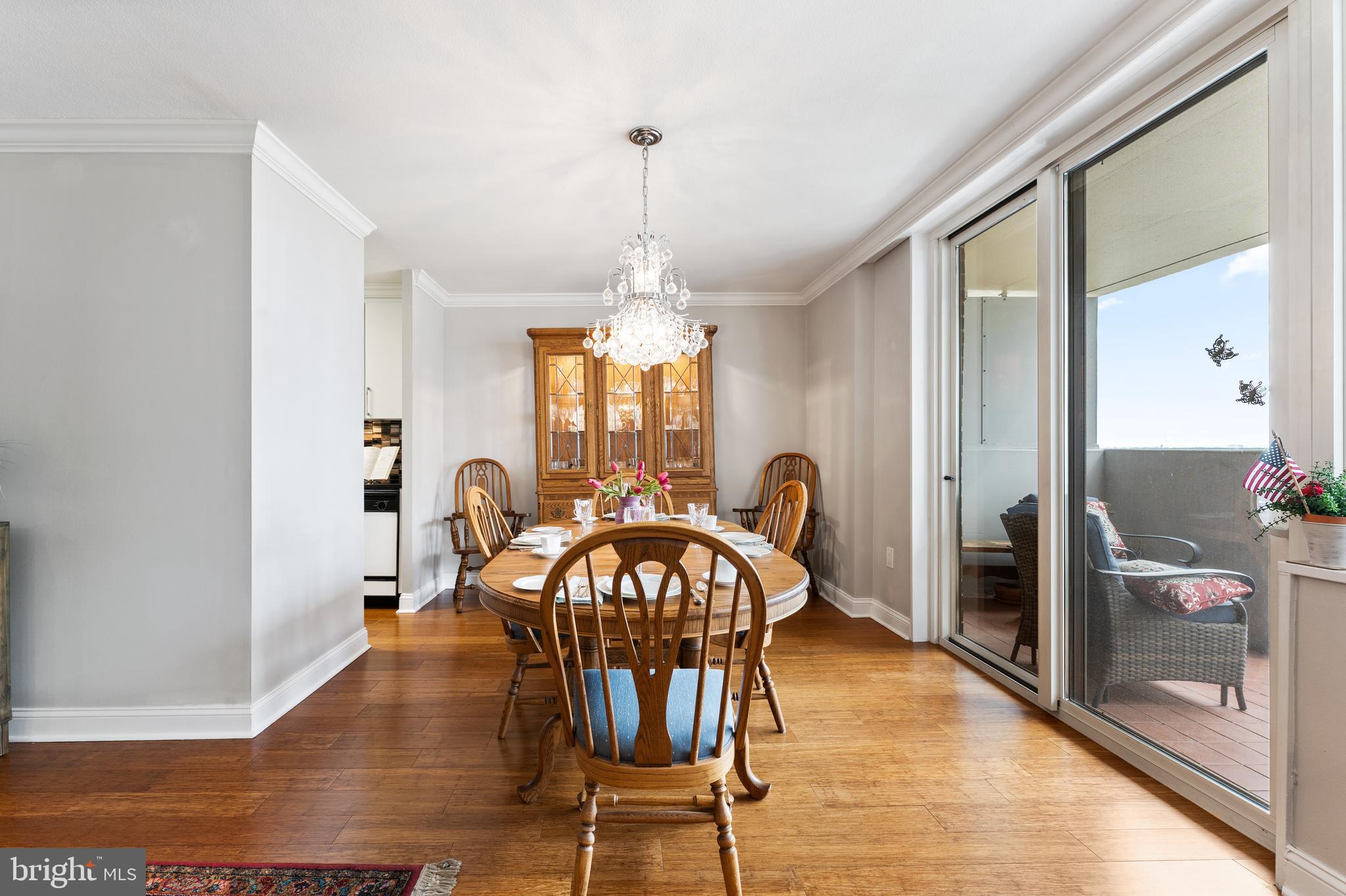 LOGAN SQUARE - Residential