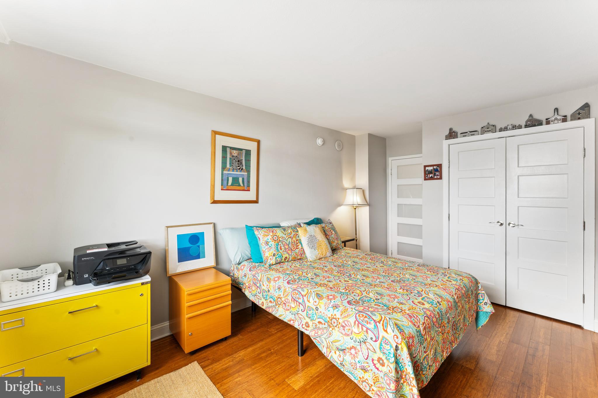 LOGAN SQUARE - Residential