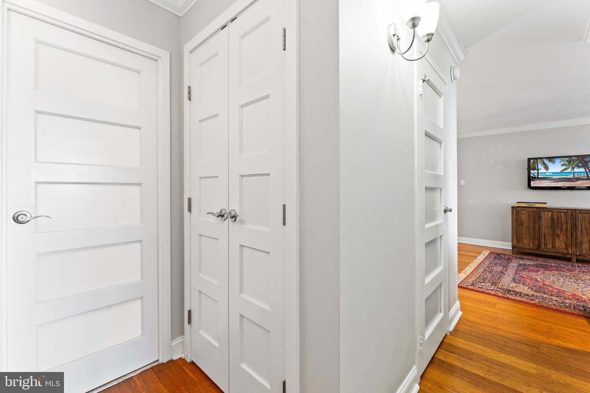 LOGAN SQUARE - Residential