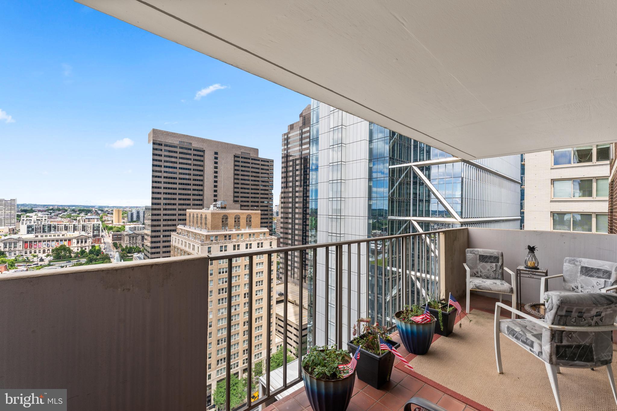 LOGAN SQUARE - Residential