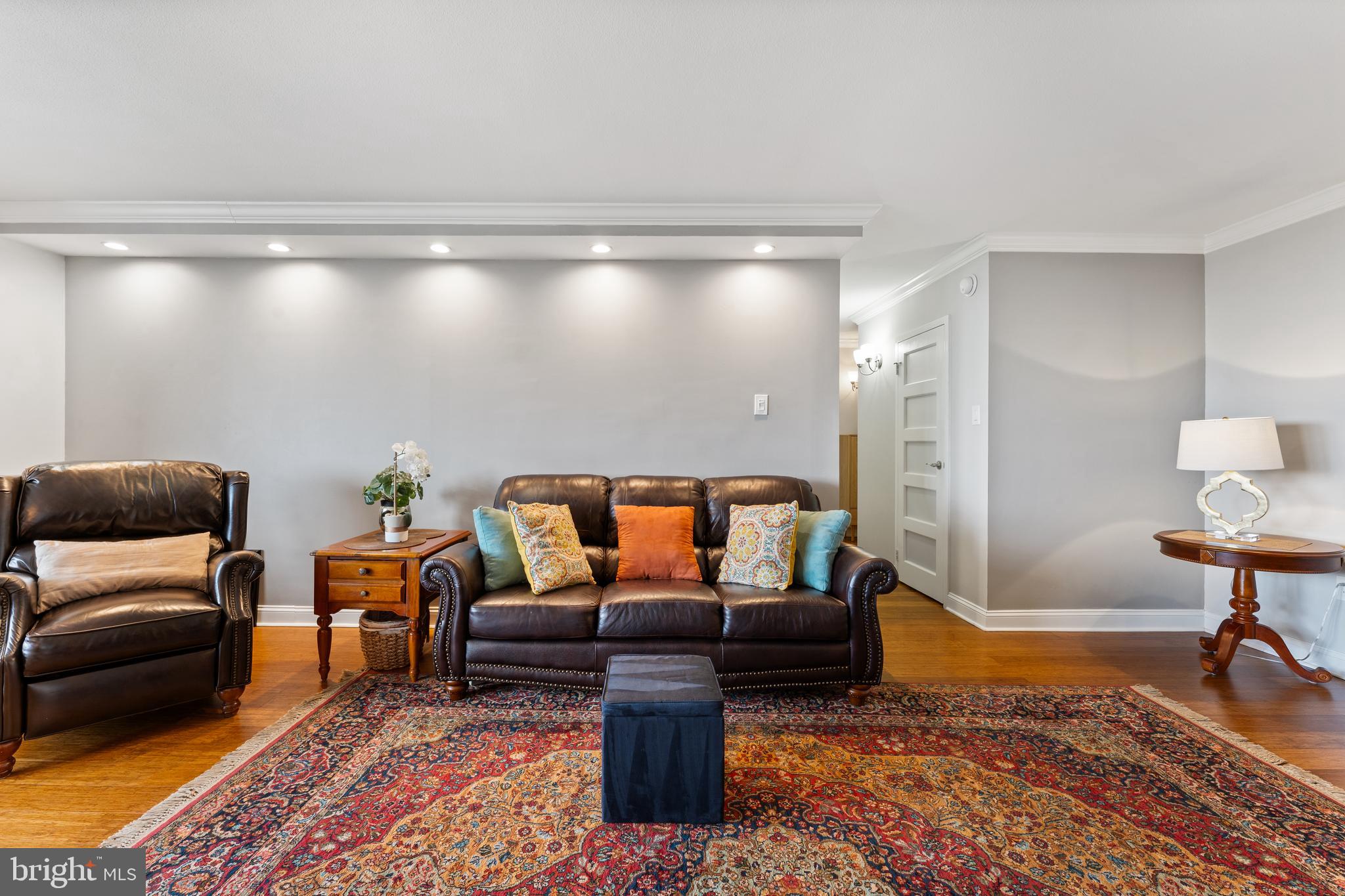 LOGAN SQUARE - Residential