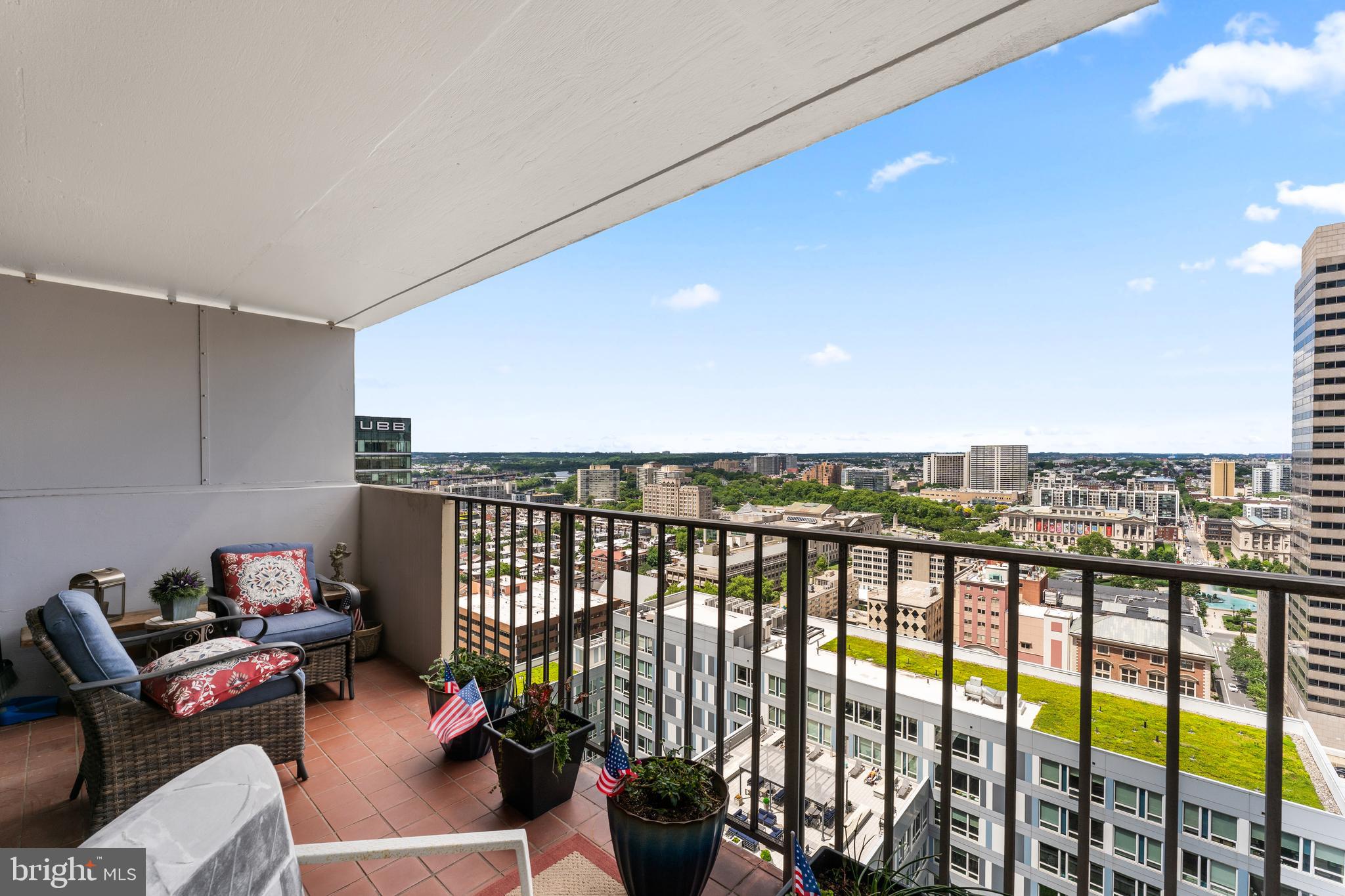 LOGAN SQUARE - Residential