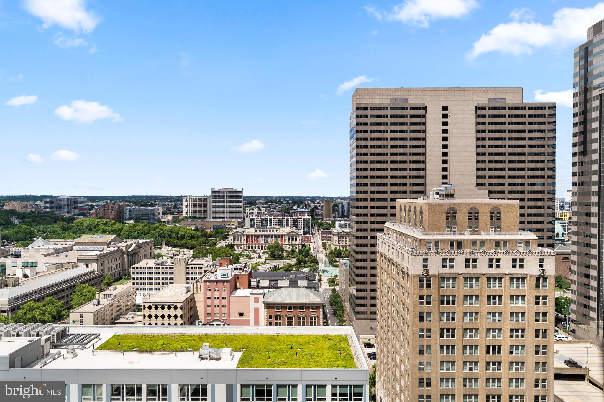 LOGAN SQUARE - Residential