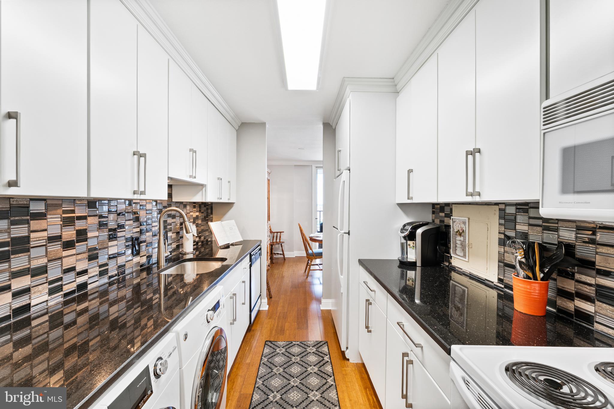 LOGAN SQUARE - Residential