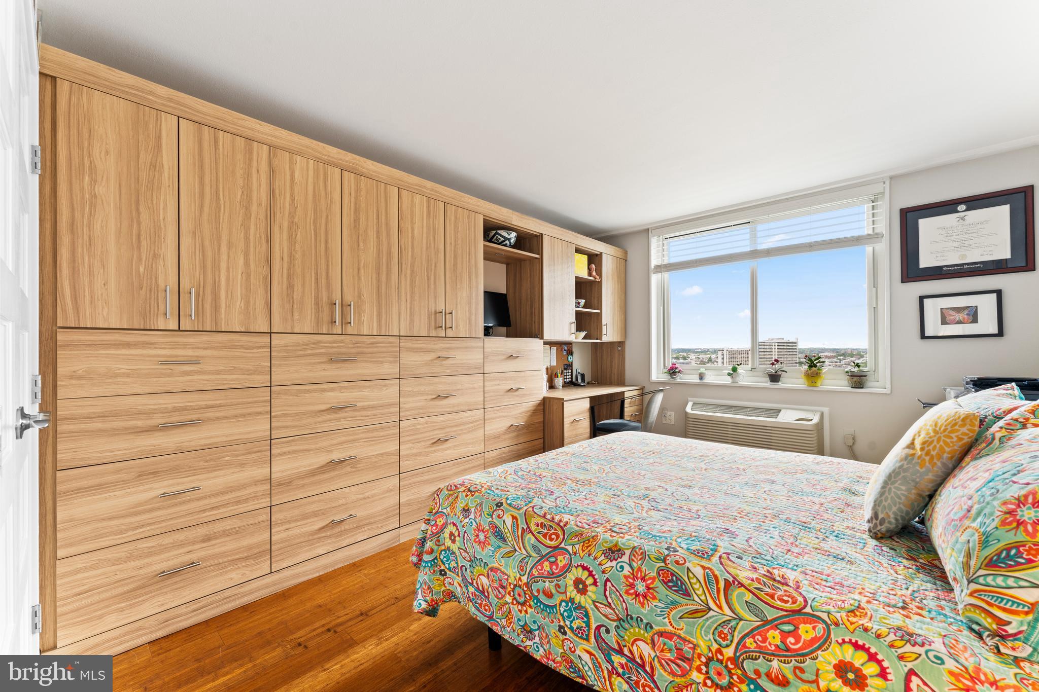 LOGAN SQUARE - Residential