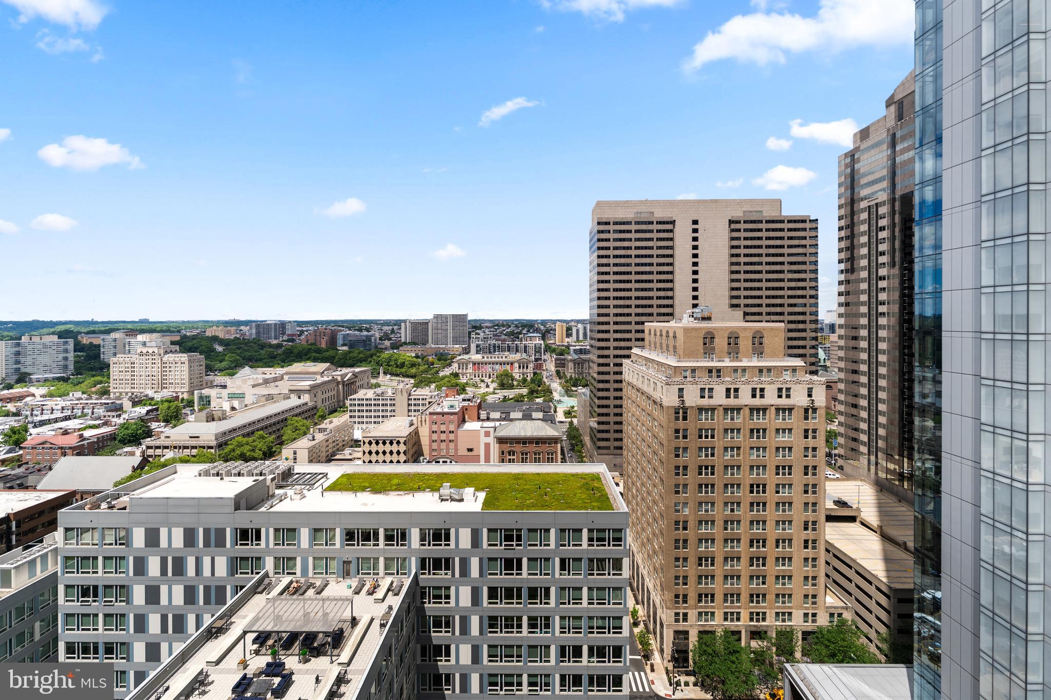 LOGAN SQUARE - Residential