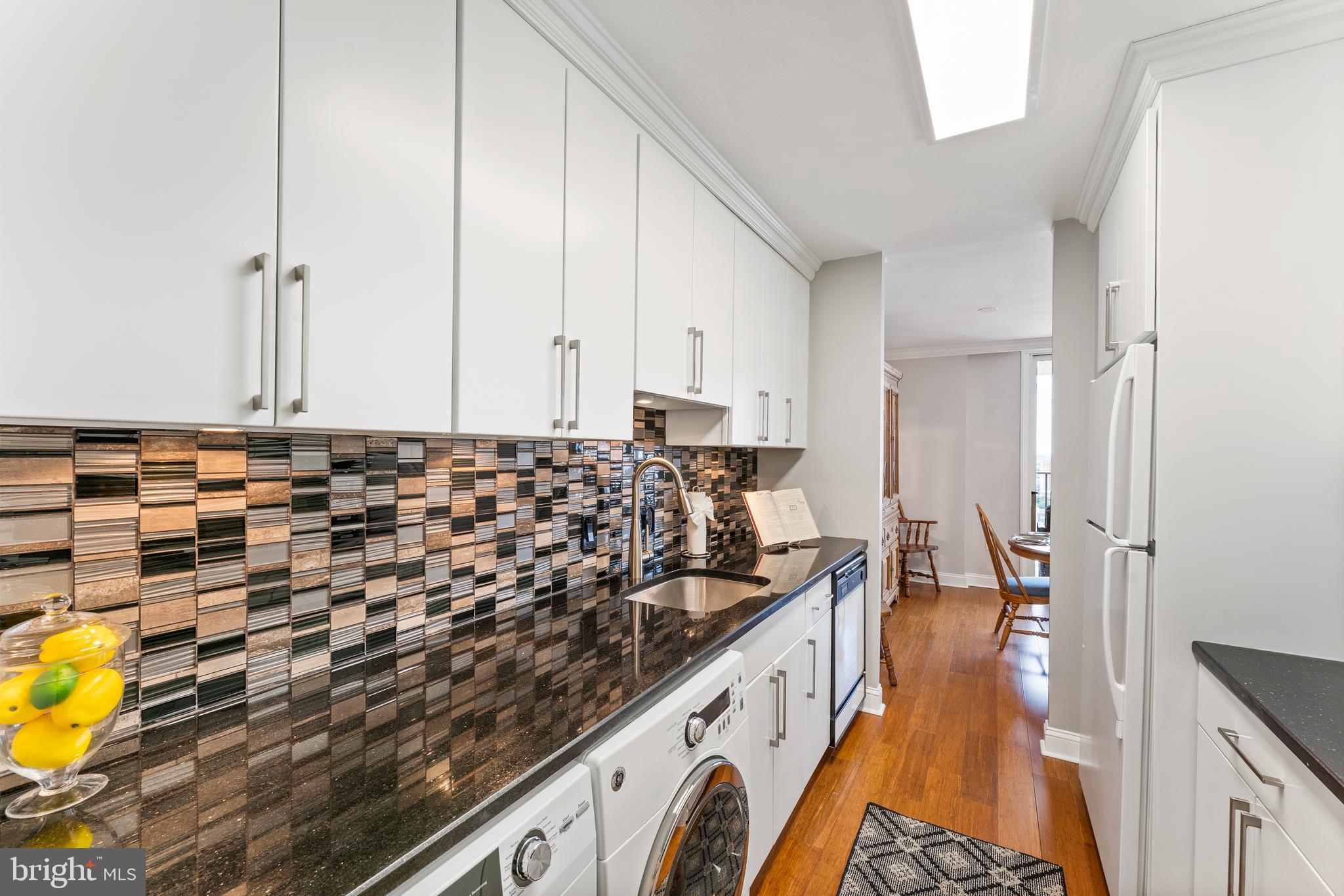 LOGAN SQUARE - Residential